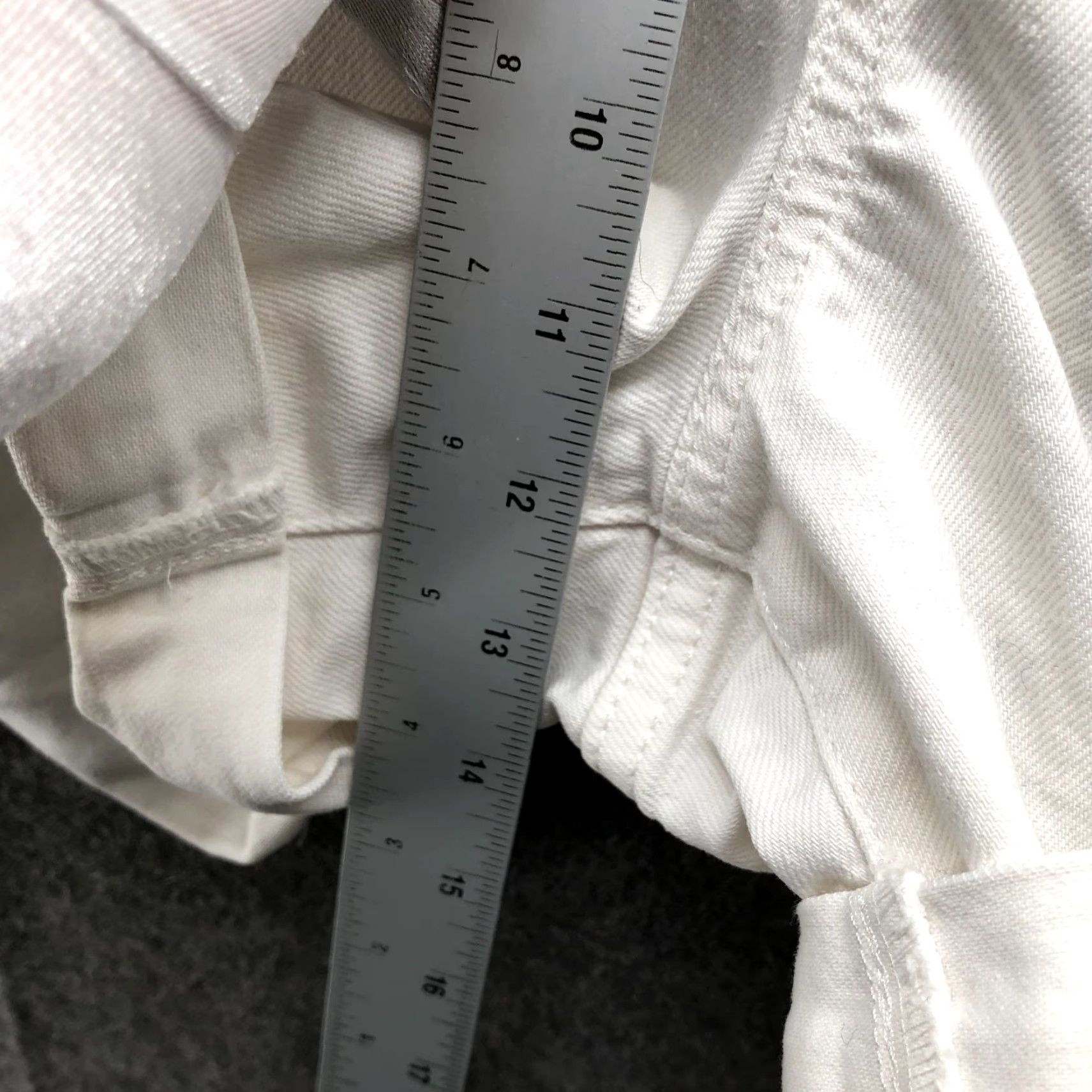 Banana Republic Banana Republic 4'' High Rise Straight Denim Shorts Womens 31 / 12 White Size 34" / US 12 / IT 48 - 5 Thumbnail