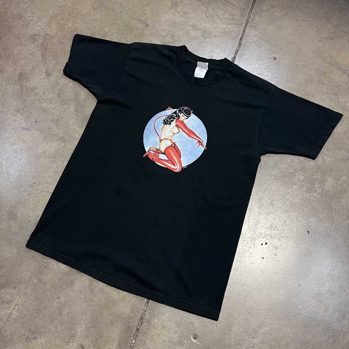 Fashion Victim × Vintage Vintage 90s Betty Page Devil Graphic Tee Pin Up Olivia Art Size US L / EU 52-54 / 3 - 3 Thumbnail