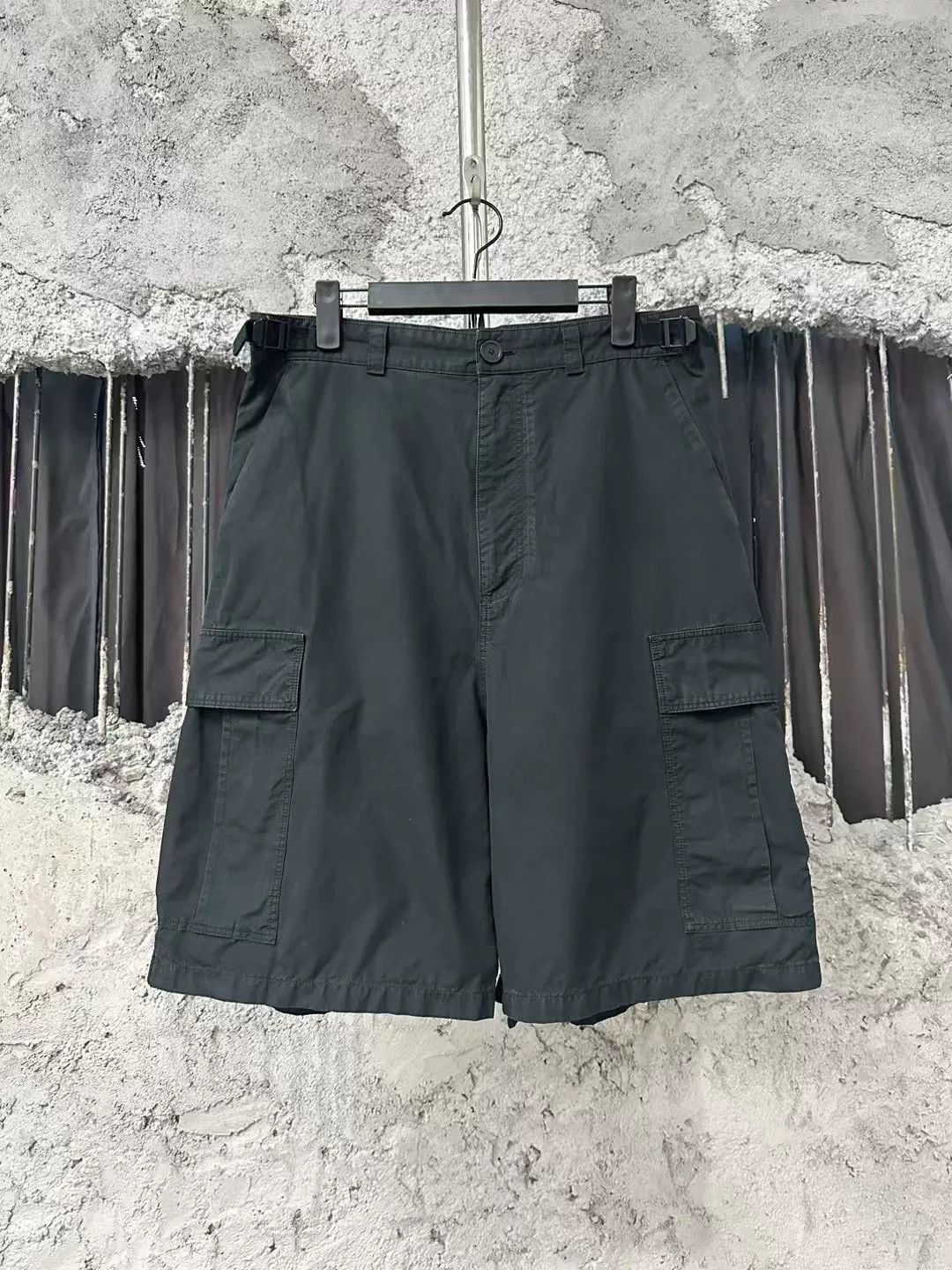 Balenciaga Balenciaga PullUp Cargo Shorts XS Size US 26 / EU 42 - 1 Thumbnail