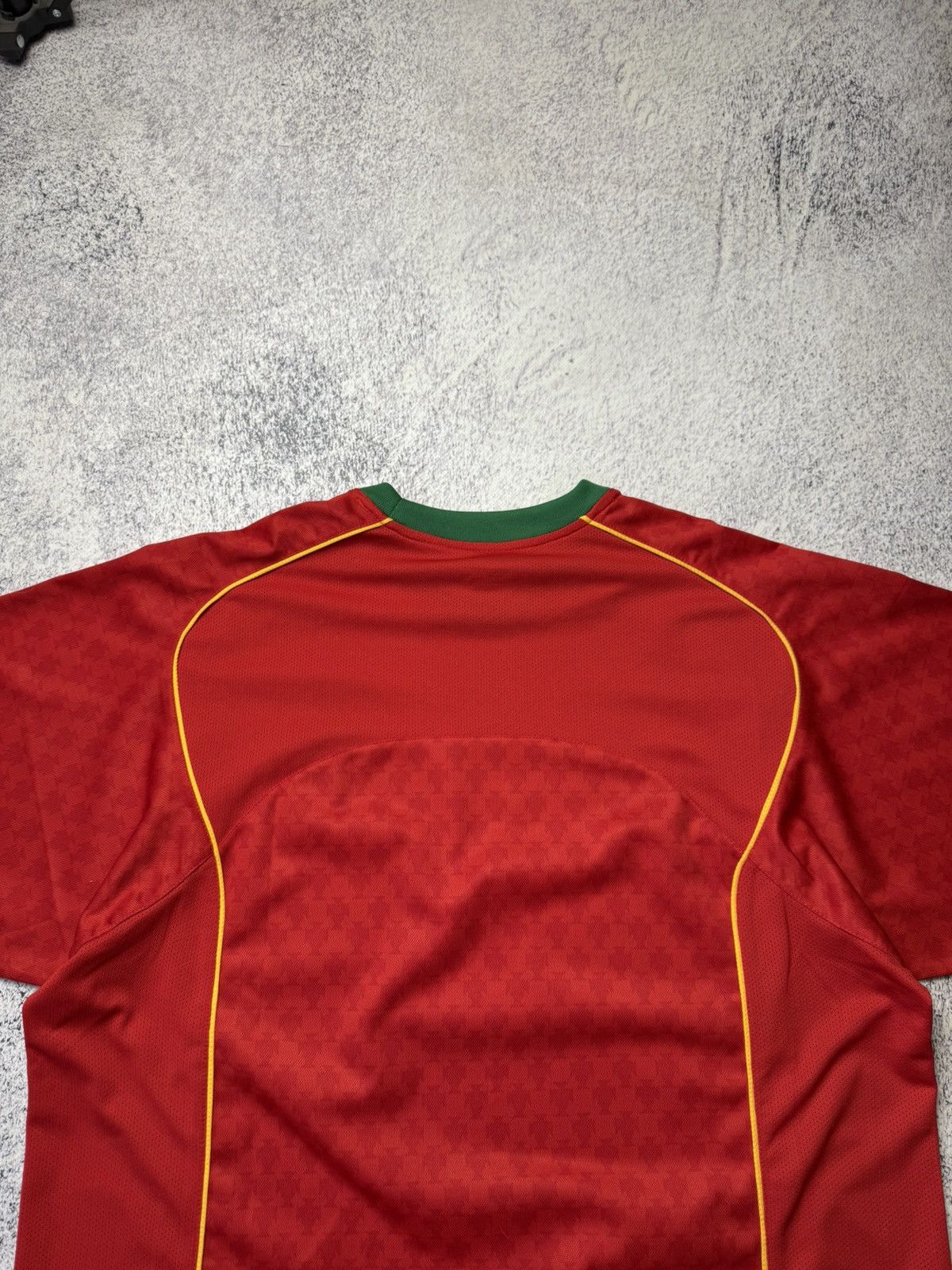 Nike Vintage Nike Portugal 2004 Home Football Shirt Soccer Jersey Size US L / EU 52-54 / 3 - 16 Thumbnail