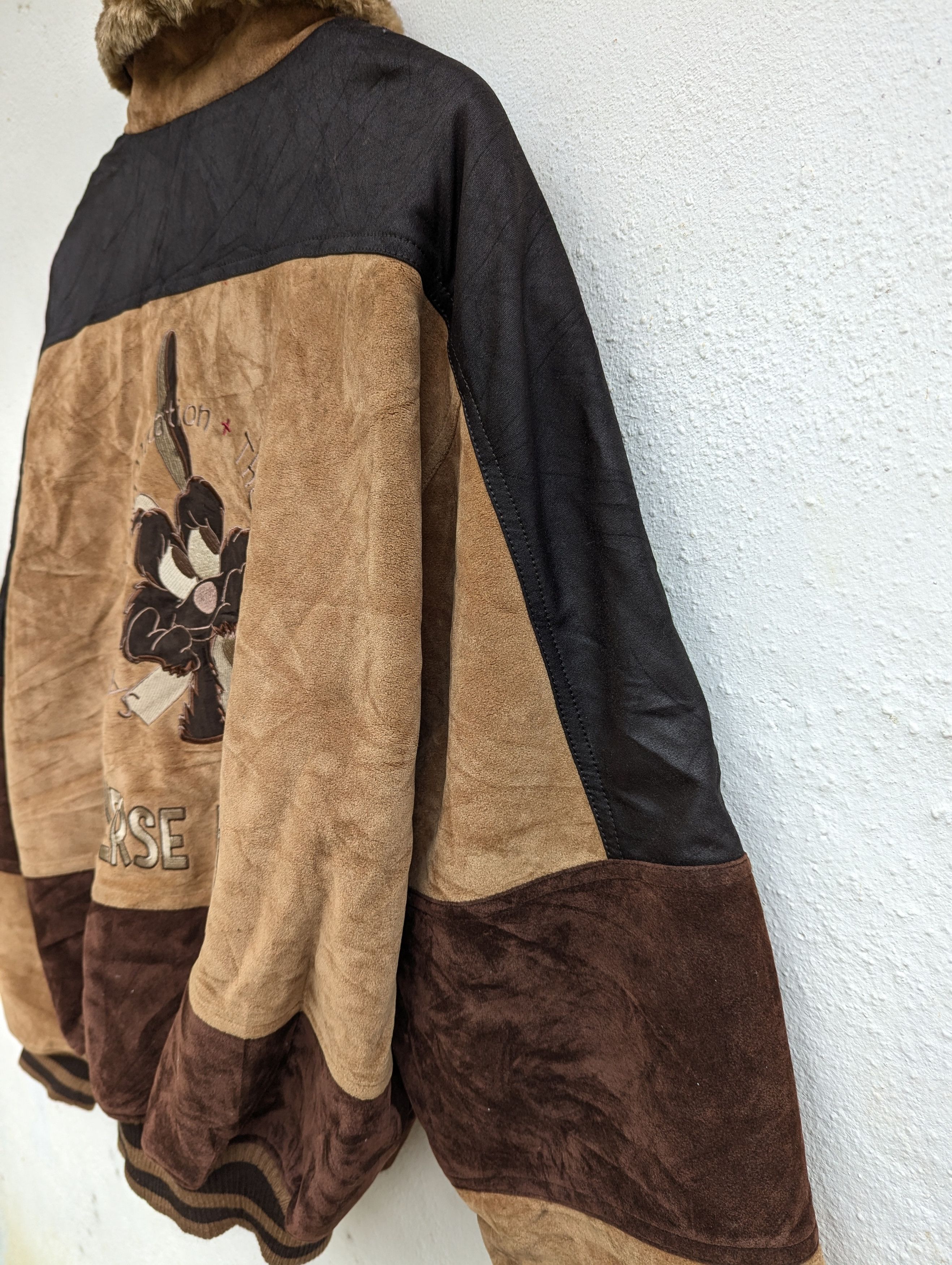 UNIVERSE HOLIDAY RABBIT BIG LOGO BACK JACKET