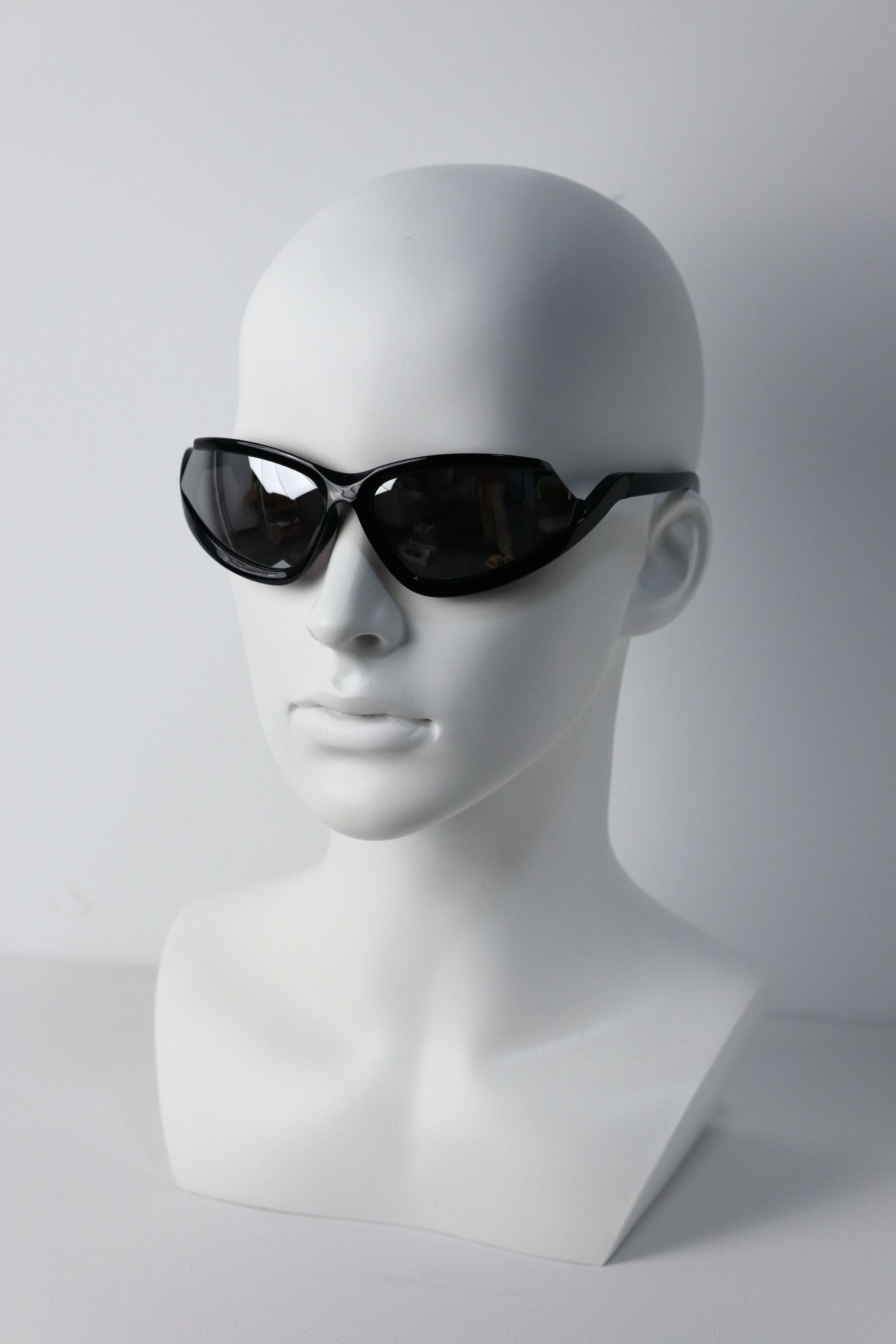 Japanese Brand Y2k Avant Garde Futuristic Black Sunglasses Unisex OS Size ONE SIZE - 1 Thumbnail