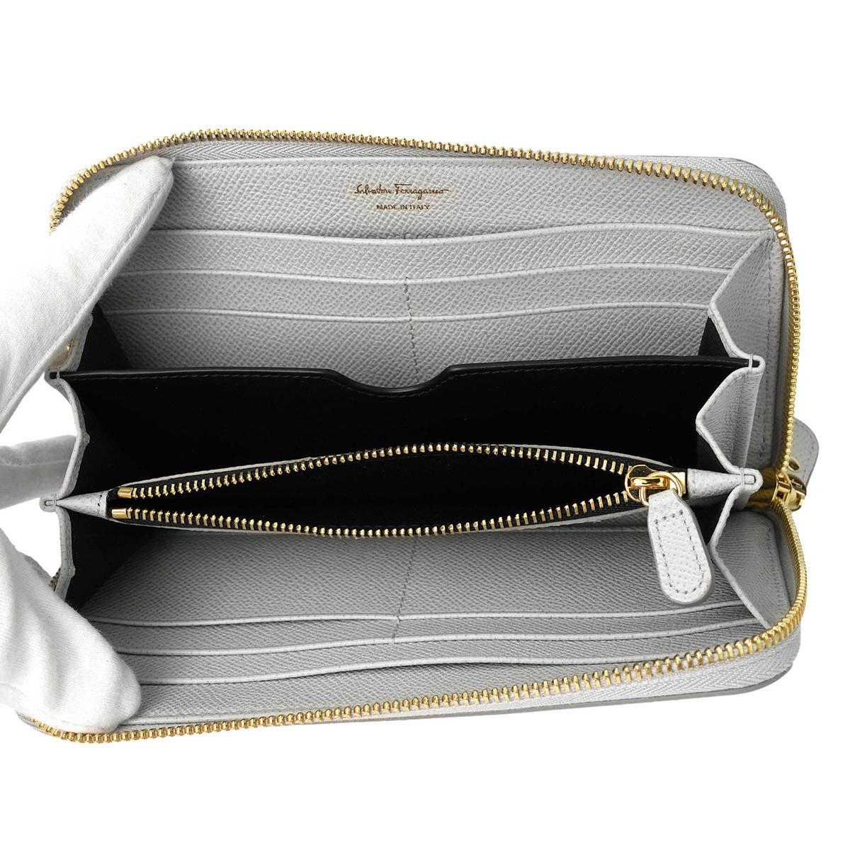 Salvatore Ferragamo o1s1rm0924 Size: OS / Calf Zip Around Wallet in Grey Size ONE SIZE - 4 Thumbnail