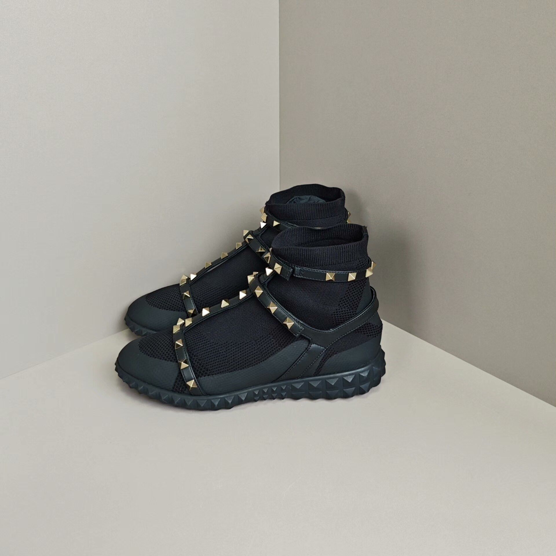Valentino Valentino Casual Lowtop Sneakers us_7 Women Size US 7 / IT 37 - 1 Thumbnail