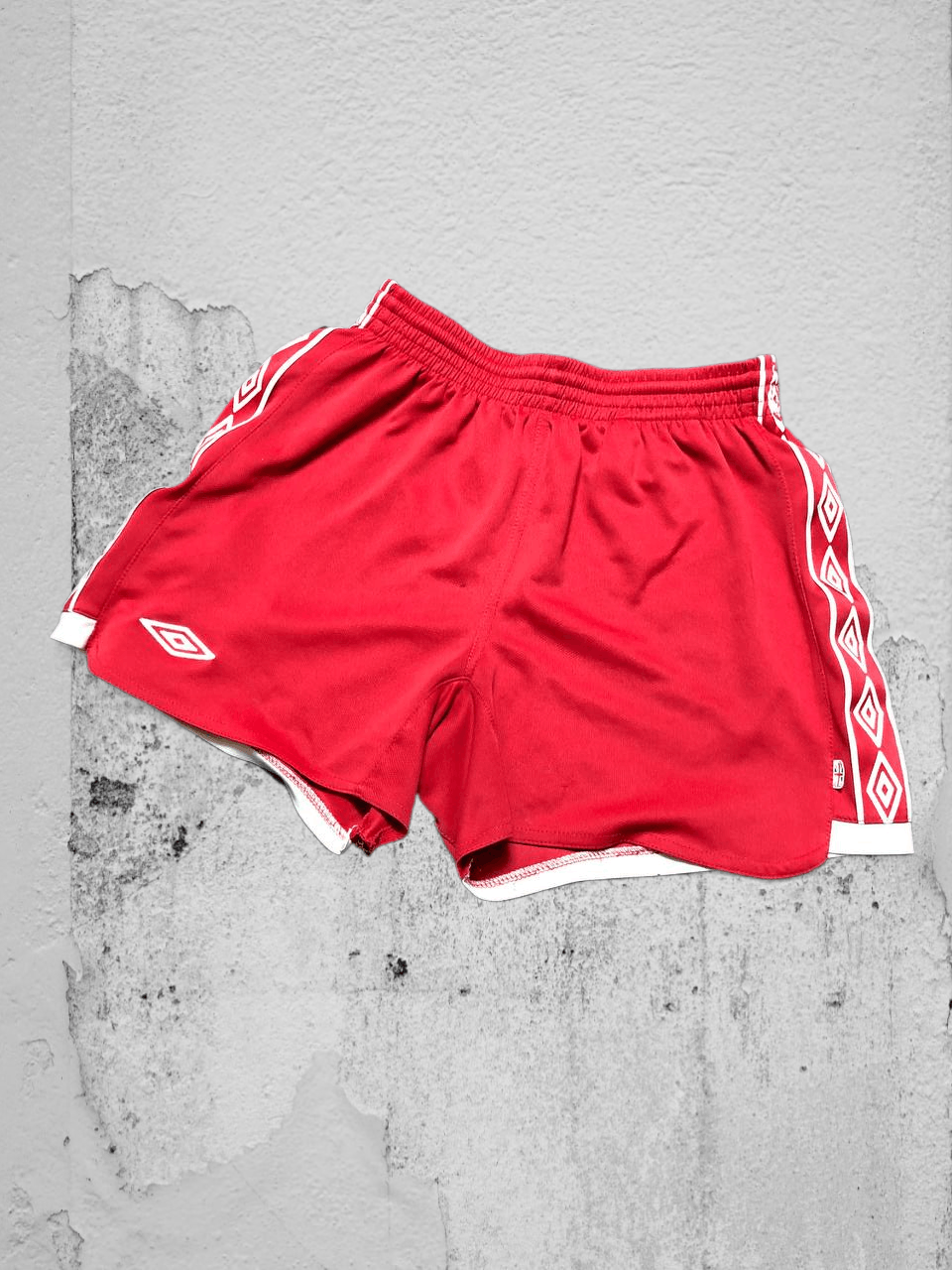 Umbro Vintage shorts red crazy Y2K big logo Umbro EUR 36 Size 36" / US 14 / IT 50 - 1 Thumbnail