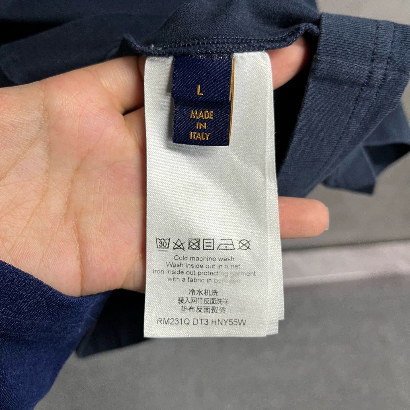 Louis Vuitton Louis Vuitton Dark Blue Embroidered Logo T-shirt Size US L / EU 52-54 / 3 - 5 Thumbnail