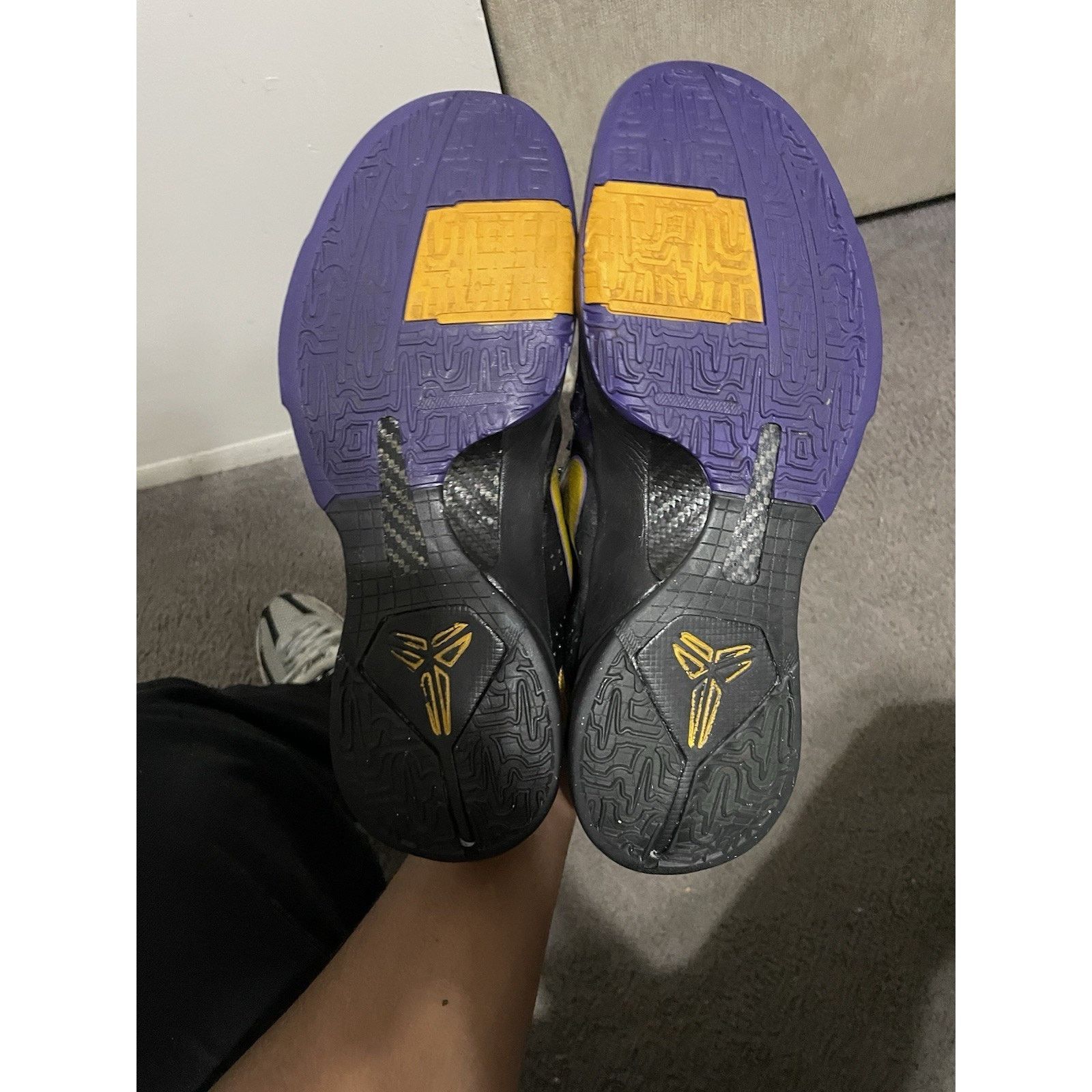 Nike Size 11 -Nike Zoom Kobe 5 Lakers Away 2009 Purple Gold Black Size US 11 / EU 44 - 6 Thumbnail