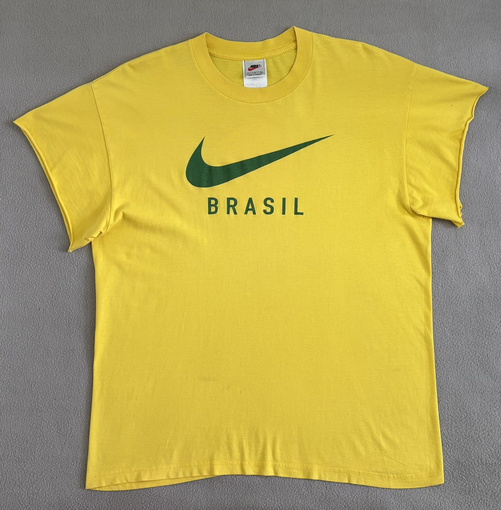 Nike T-Shirt Brazil 90s Nike vintage large Size US L / EU 52-54 / 3 - 5 Thumbnail