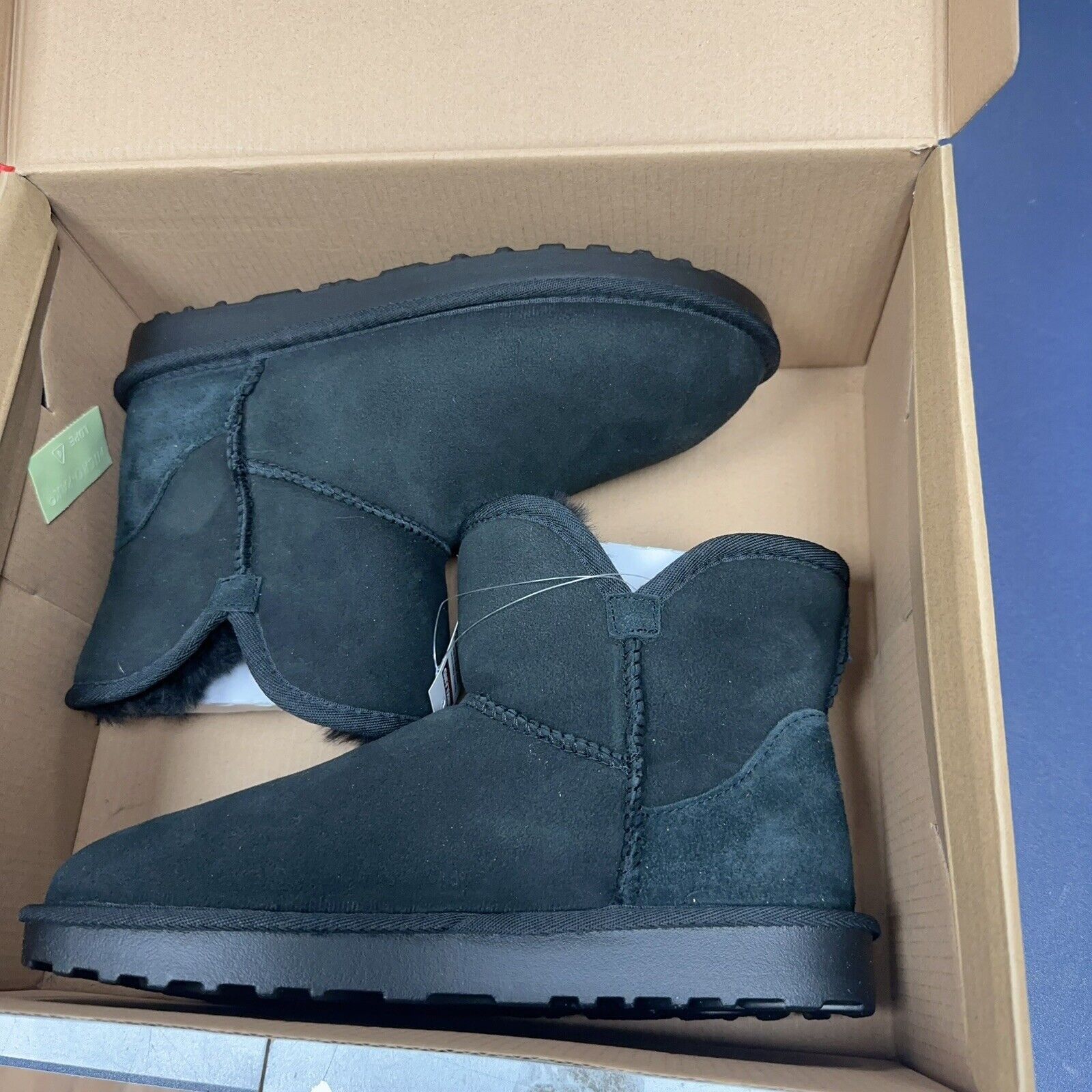 Kirkland Signature NEW Kirkland Ladies' Shearling Boots BLACK NOIR Size 6 Size US 6 / IT 36 - 6 Thumbnail