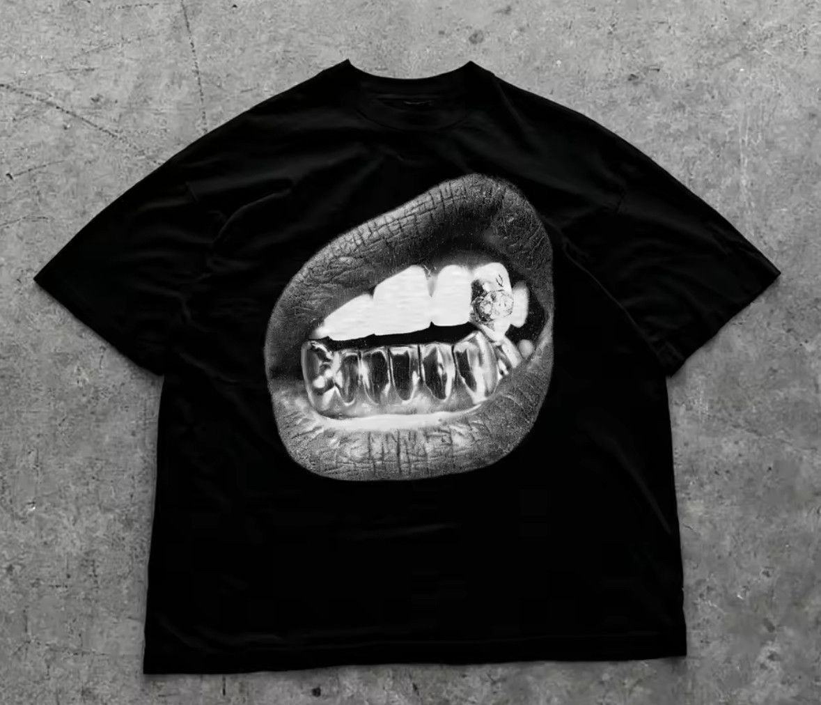 Other Street Y2K Mouth Big Lips Gold Teeth Graphic Black T-Shirt Size US S / EU 44-46 / 1 - 1 Thumbnail