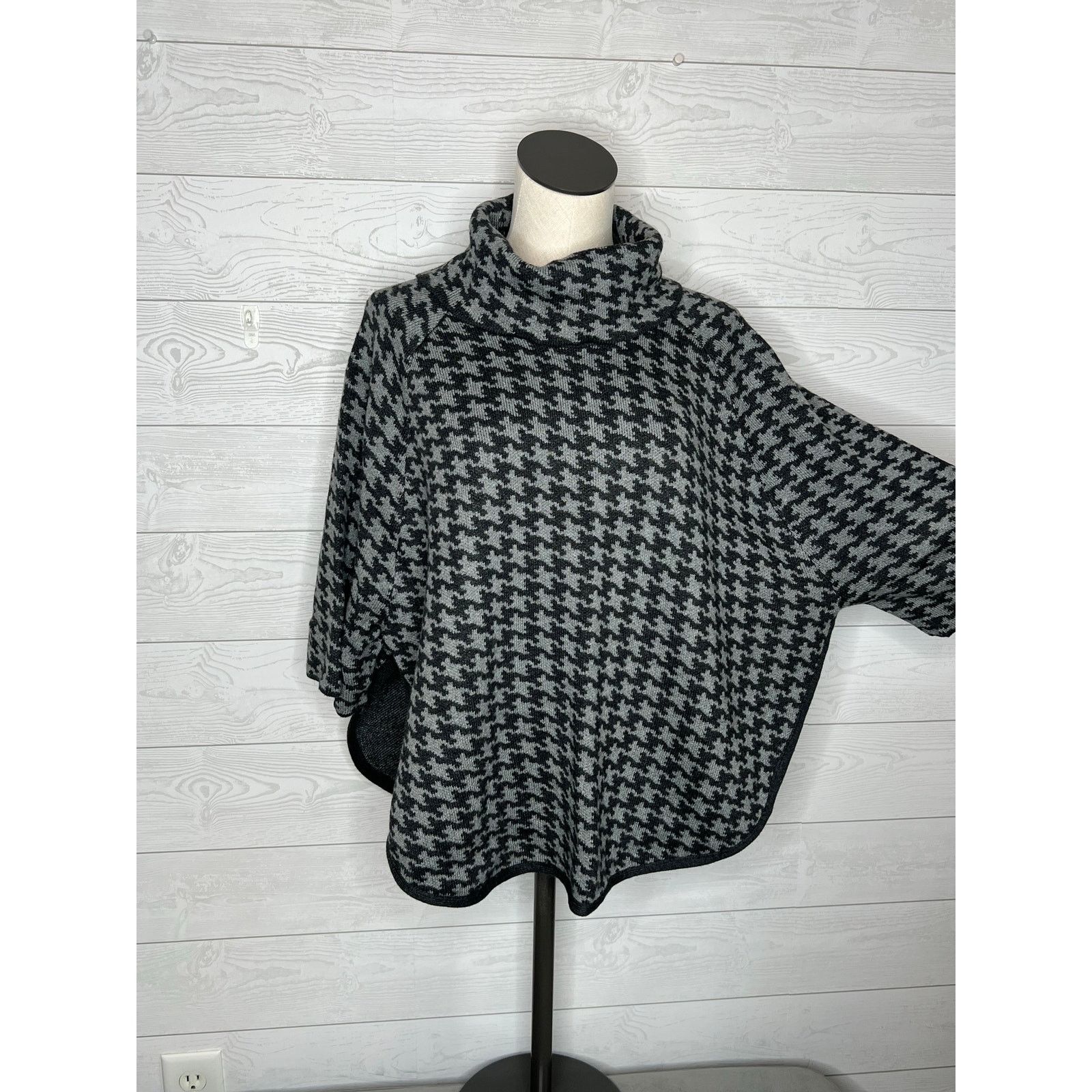 Loft Loft Outlet black/gray houndstooth knit poncho Size XS/S Size XS / US 0-2 / IT 36-38 - 3 Thumbnail