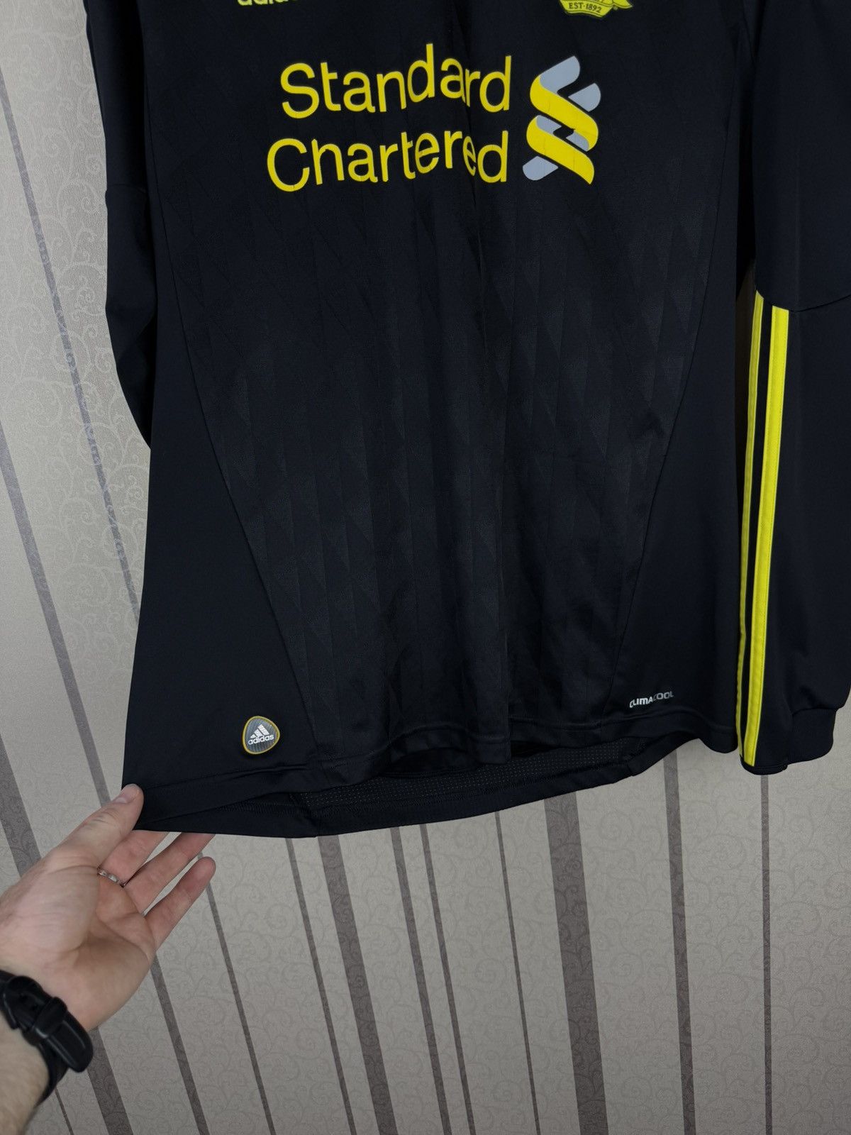 Adidas Liverpool 2010/2011 football shirt soccer jersey Size US M / EU 48-50 / 2 - 9 Thumbnail