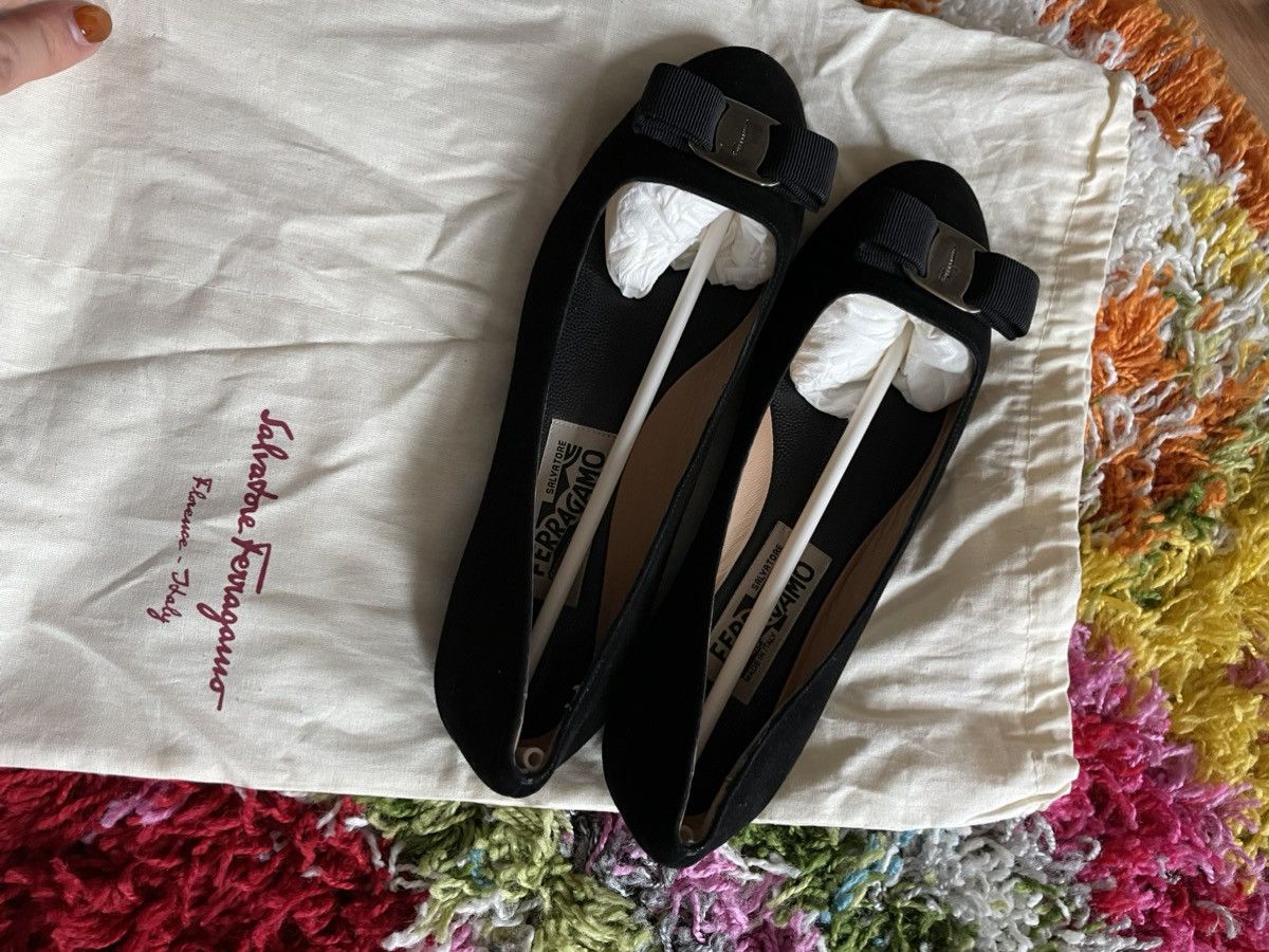 Salvatore Ferragamo Salvatore Ferragamo Flats with silver bow Size US 8 / IT 38 - 5 Thumbnail