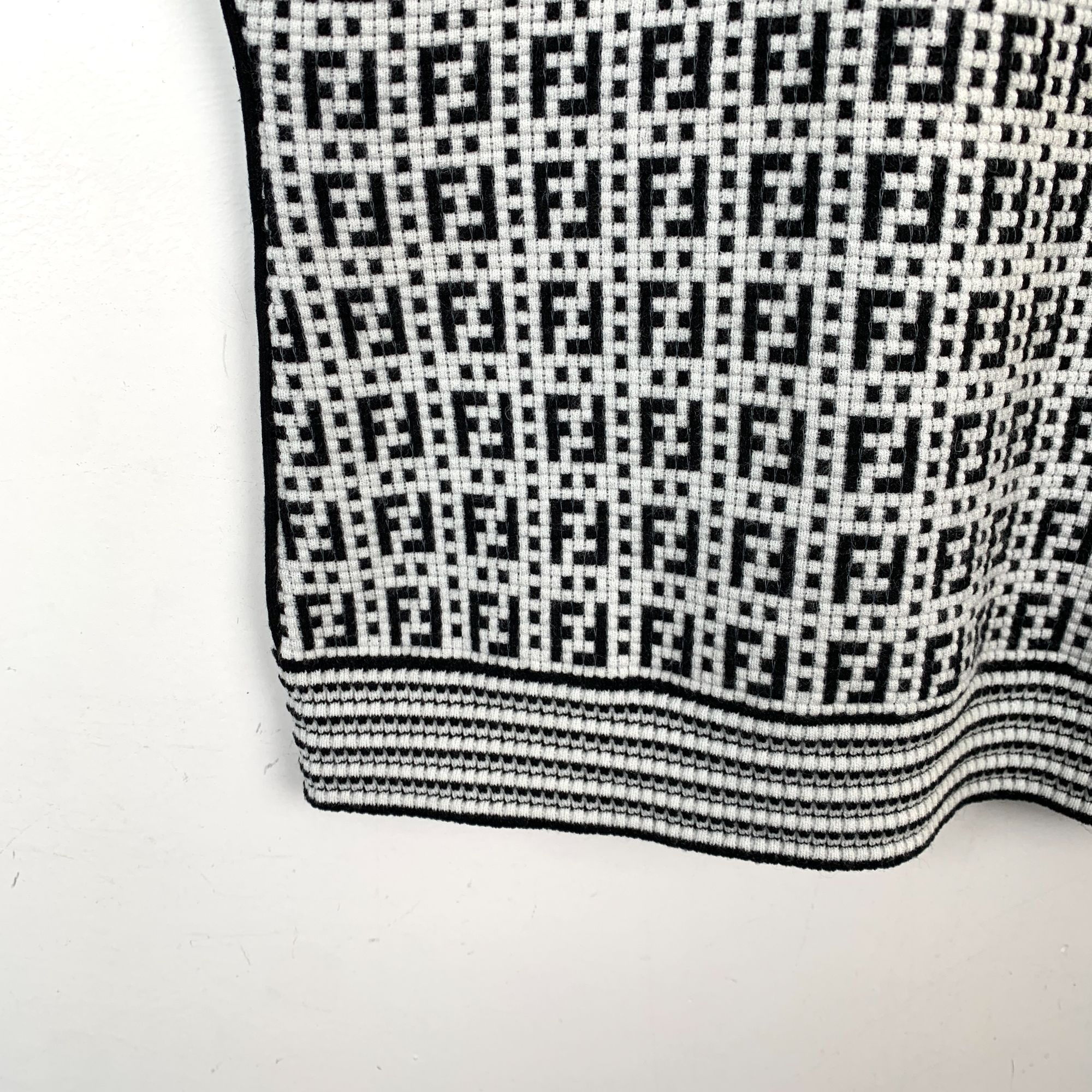 Fendi Fendi Roma Black & White Knit Monogram Pullover Top Size 40 Size S / US 4 / IT 40 - 7 Thumbnail