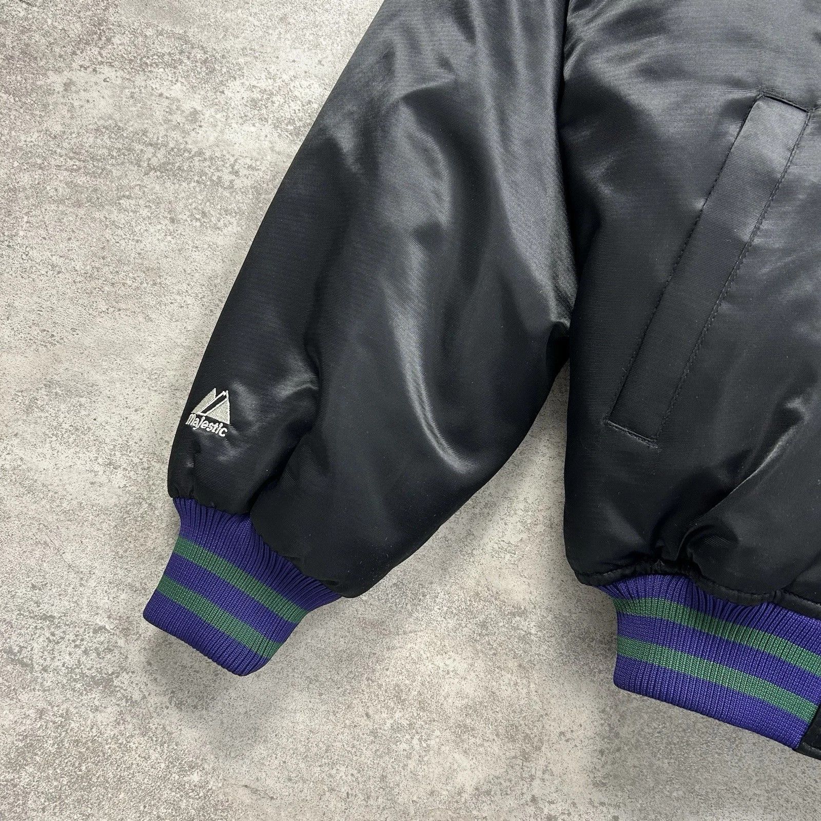 Majestic × NBA × Vintage RARE MILWAUKEE BUCKS MAJESTIC SATIN BOMBER JACKET SIZE M Size US M / EU 48-50 / 2 - 3 Thumbnail
