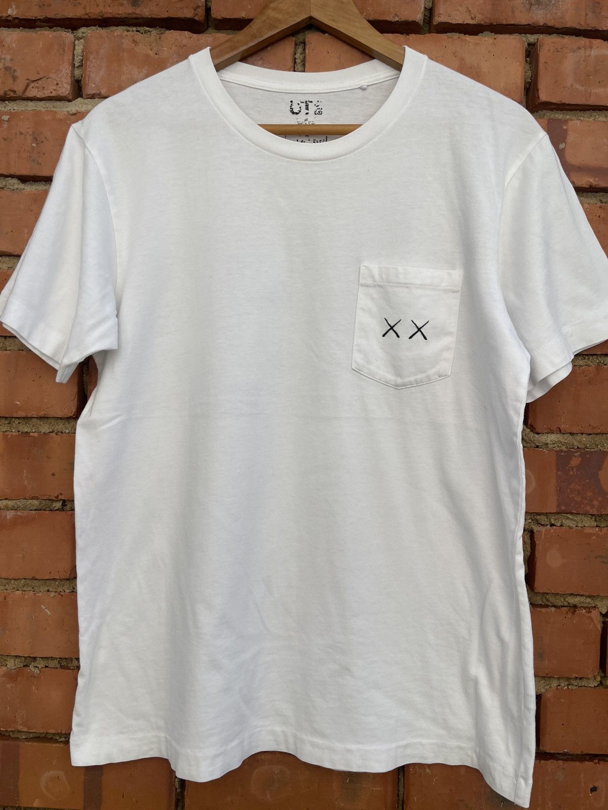 Kaws × Uniqlo Uniqlo x KAWS Hands & Blocks 2016 Short Sleeve Pocket Tee Size US M / EU 48-50 / 2 - 1 Thumbnail
