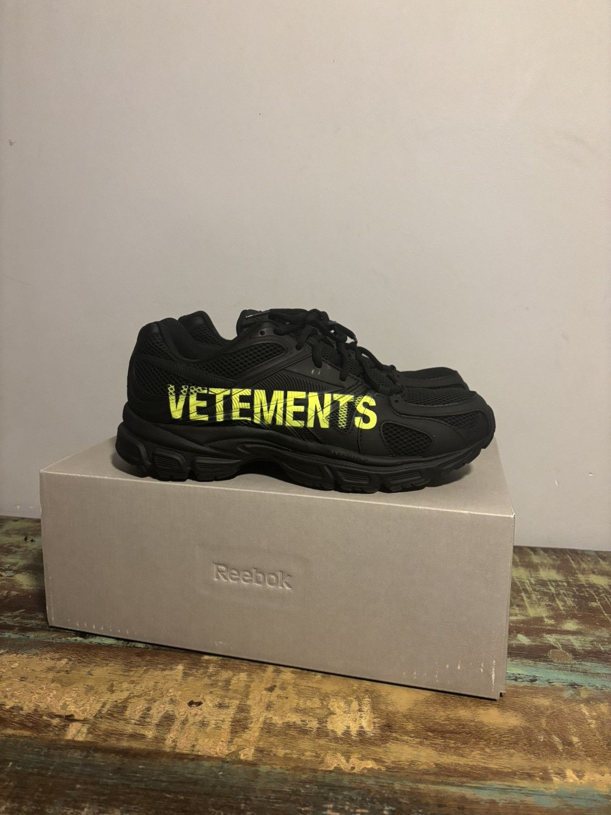 Vetements spike runner 200