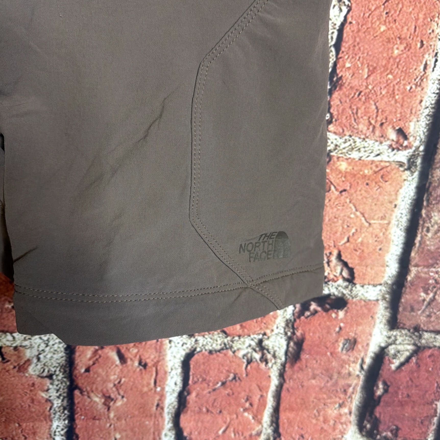 The North Face The North Face Men Shorts Cargo Pocket Brown Nylon Size Medium M Regular Inseam 10 in Cargo Size US 31 - 2 Thumbnail