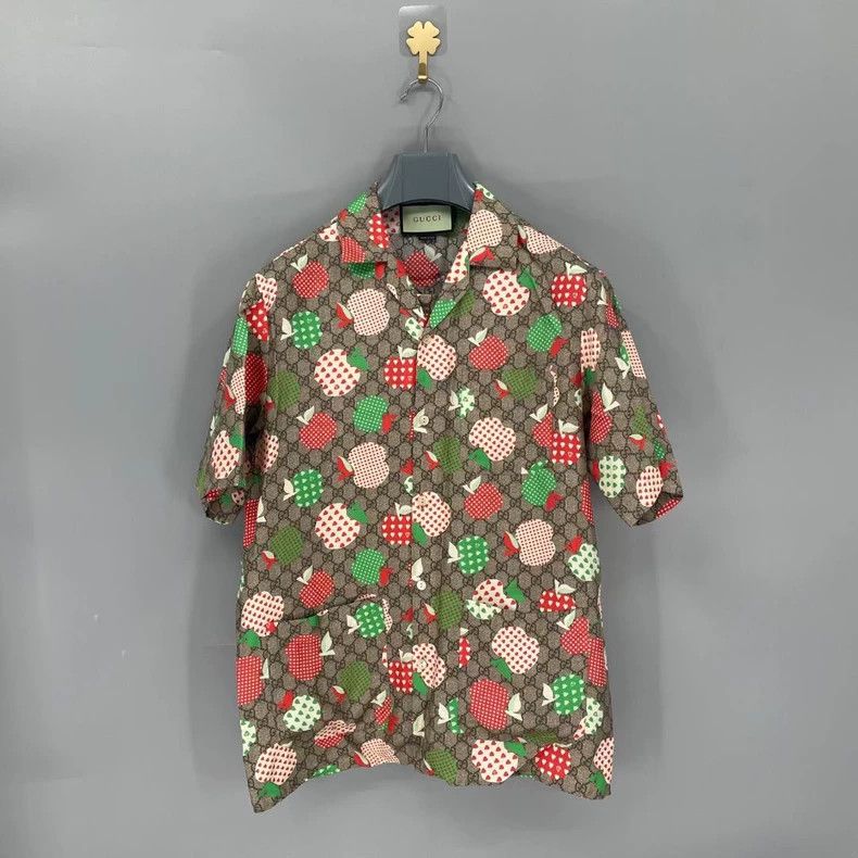 Gucci Gucci Valentine's Day Special Series Heart Apple Logo Patte Size US S / EU 44-46 / 1 - 1 Thumbnail