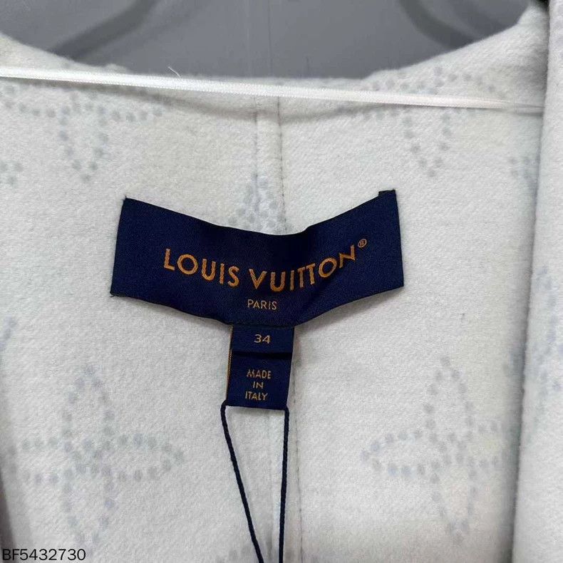 Louis Vuitton Louis Vuitton Grey full print bathrobe coat Size XXS / US 00 / IT 34 - 8 Thumbnail