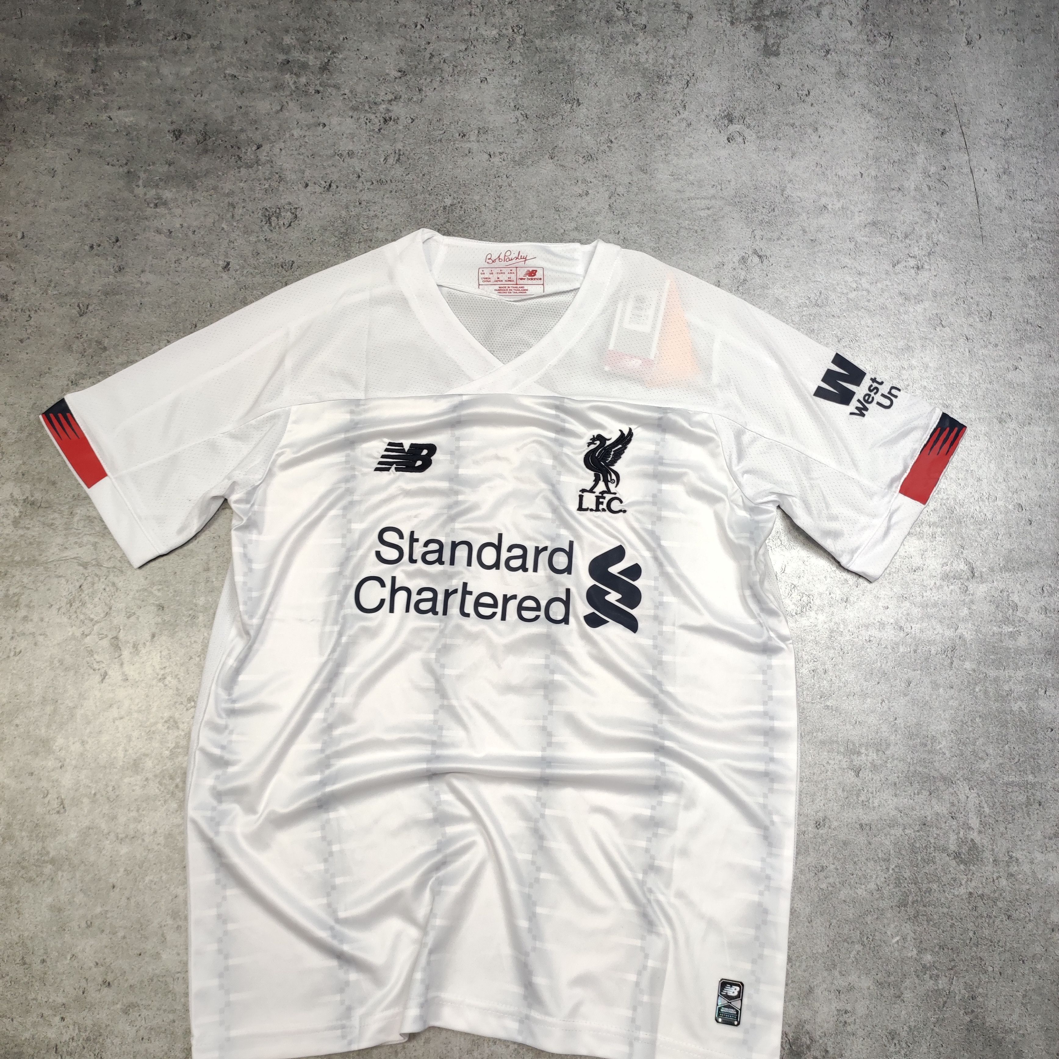 Other RARE Liverpool FC New Balance Football #11 Salah Away Jersey Size US S / EU 44-46 / 1 - 3 Thumbnail