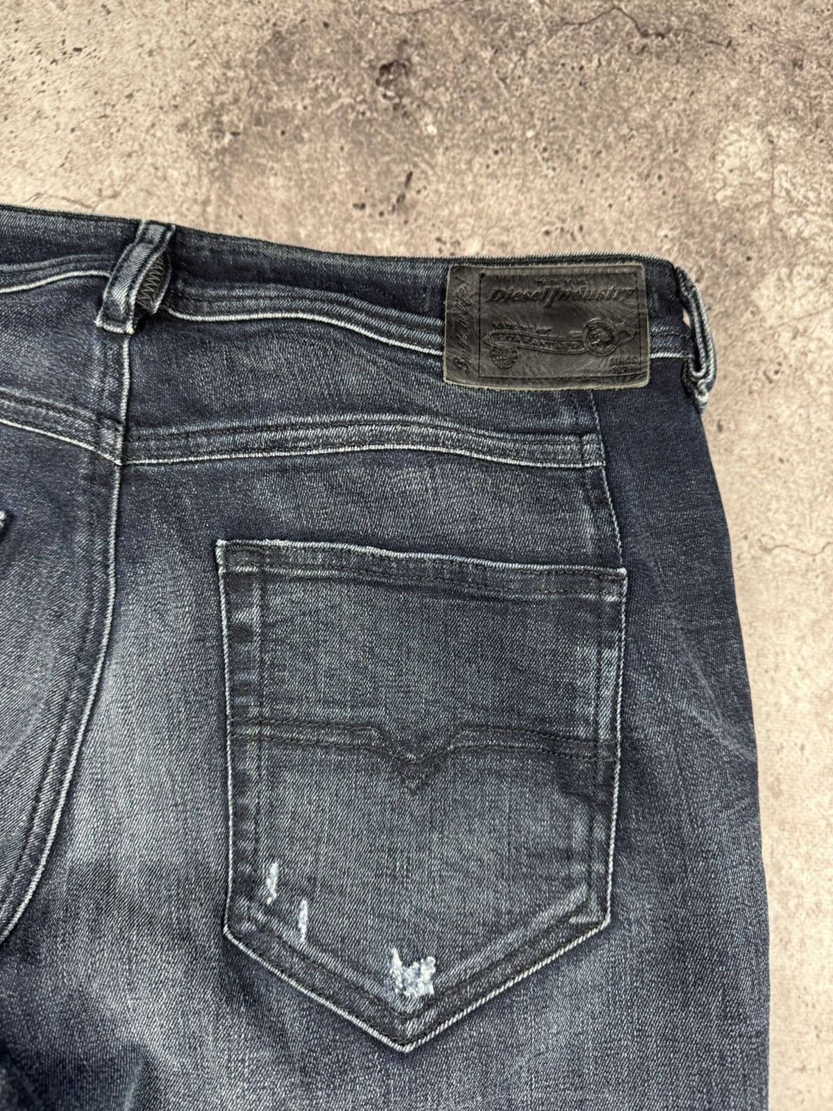 Diesel Vintage Y2K Diesel Distressed Jeans Japanesse Rare Denim Size US 29 - 10 Thumbnail