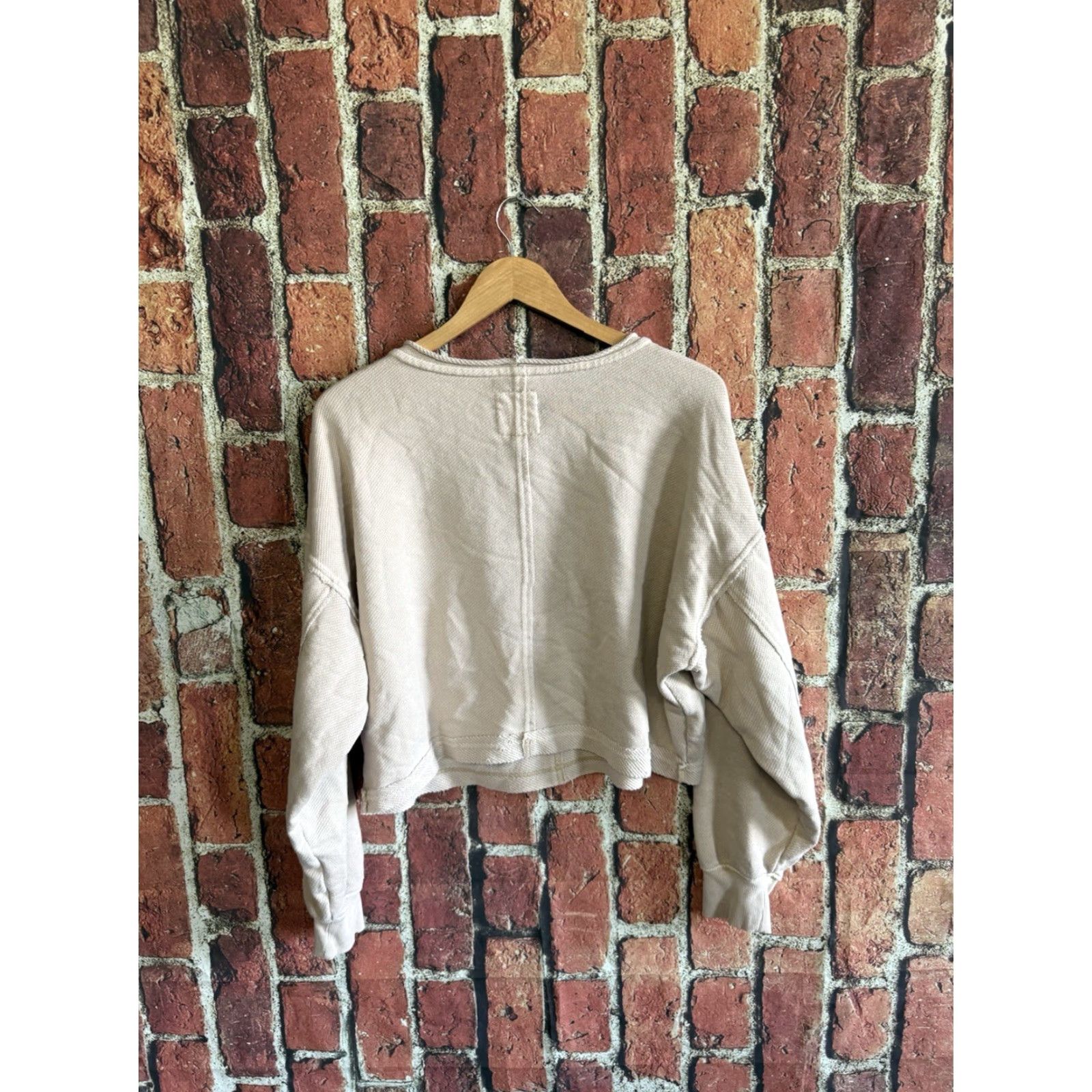Vintage Aerie Womens Sweatshirt Beige Long Sleeve Oversized Size M Pullover Shirt Size M / US 6-8 / IT 42-44 - 2 Thumbnail