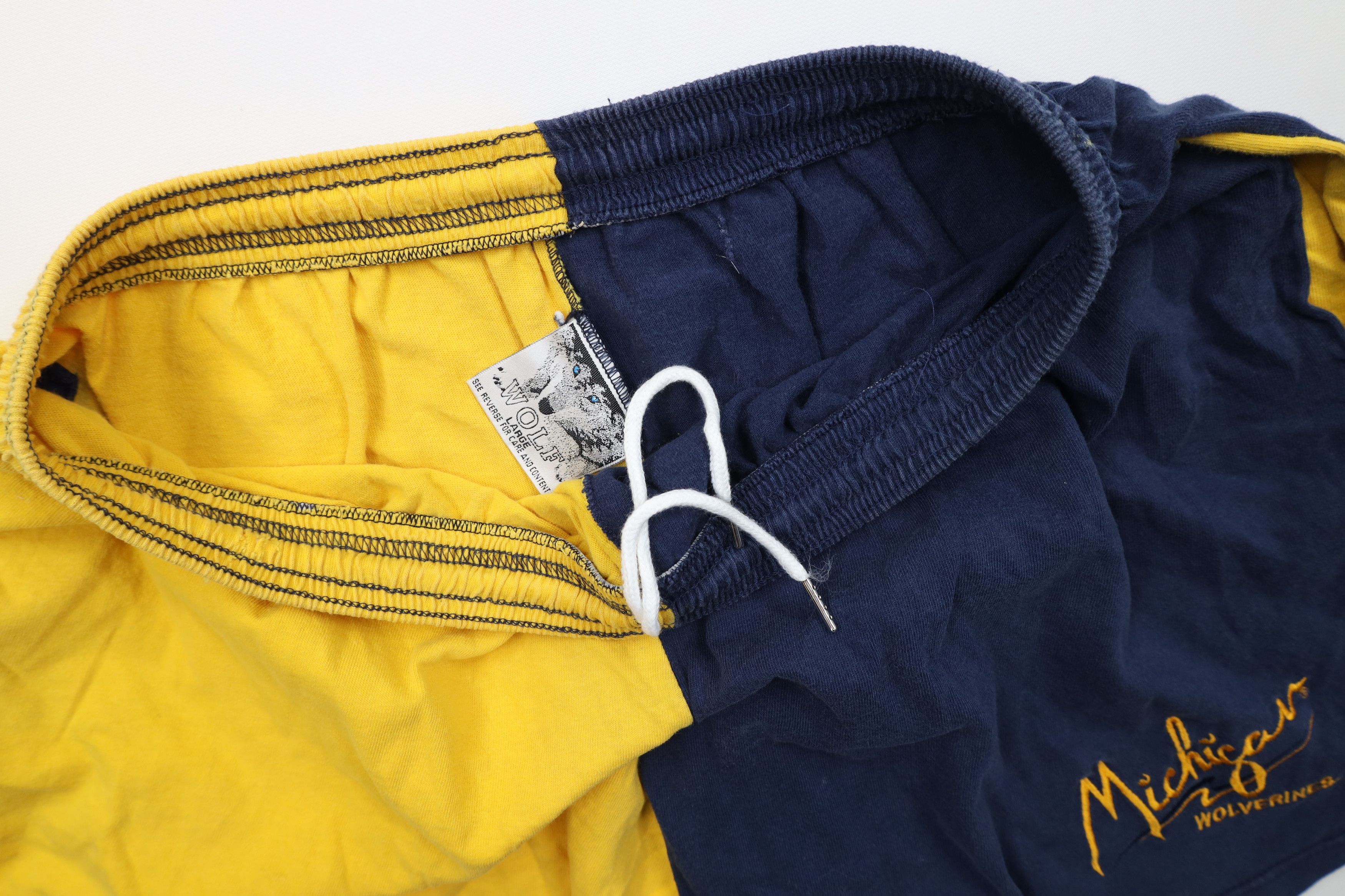 Vintage Vintage 90s University of Michigan Above Knee Shorts USA Size US 34 / EU 50 - 8 Thumbnail