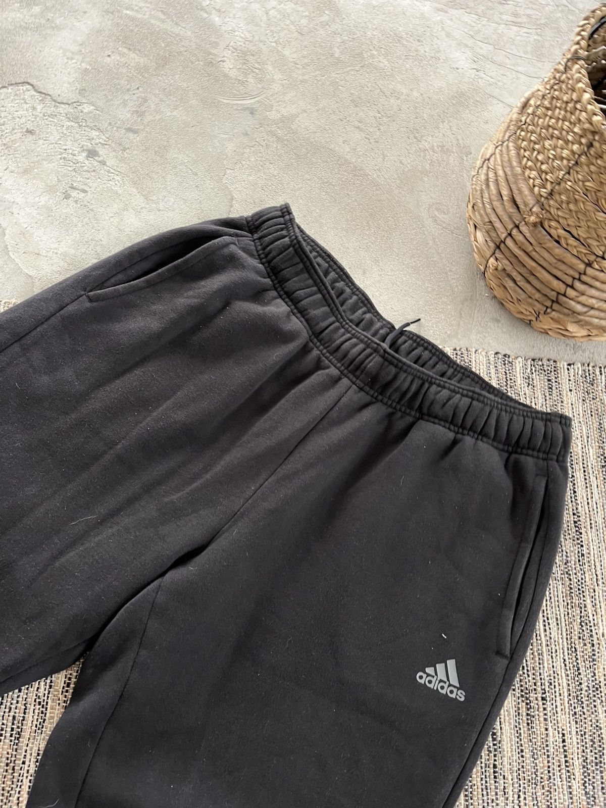 Adidas Vintage Adidas Black Minimalistic sportswear Y2K Sweatpants Size US 34 / EU 50 - 7 Thumbnail