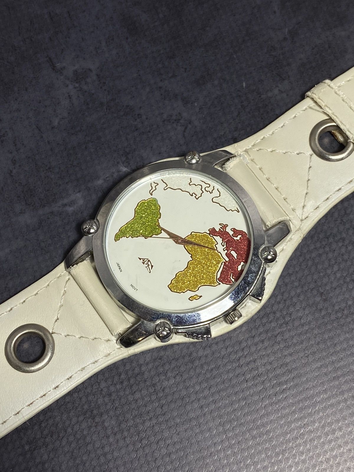Vintage World Map Quartz Watch Unique Design Vintage Aesthetic 🌍 Size ONE SIZE - 6 Thumbnail