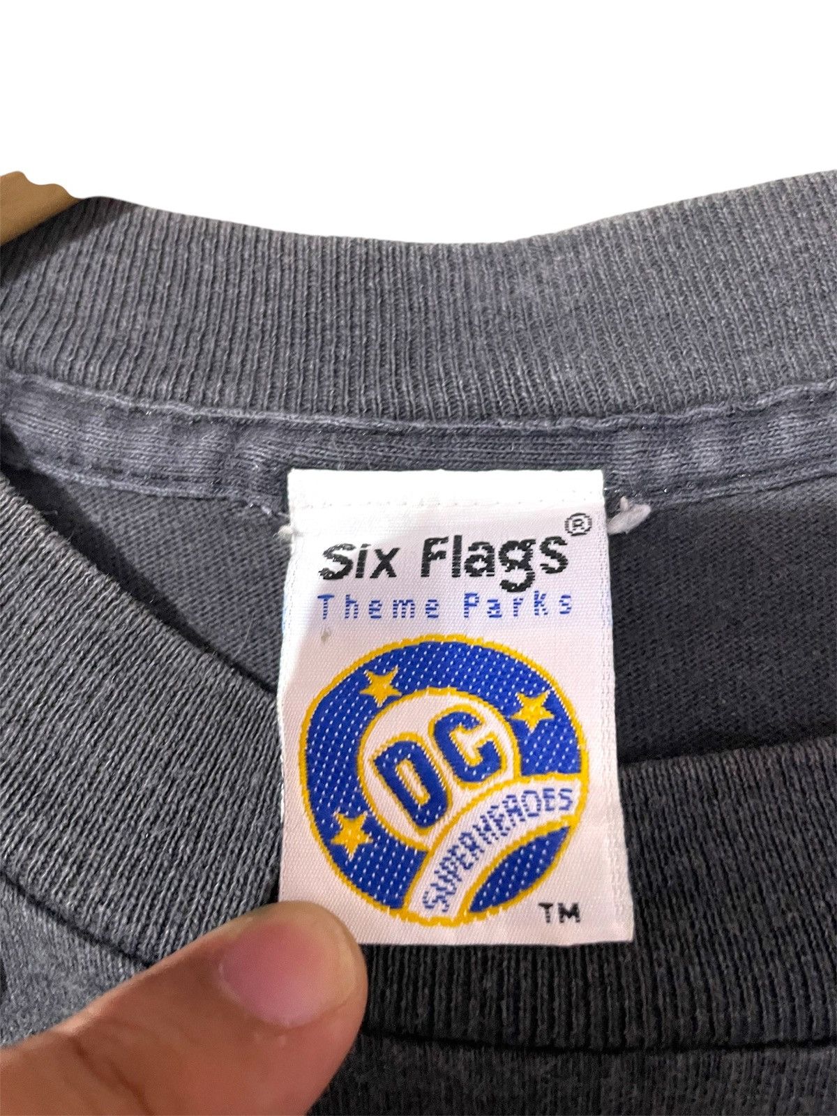 DC Comics × Vintage Vintage Batman 1997 Six Flags The Ride TShirt Faded Size US L / EU 52-54 / 3 - 5 Thumbnail
