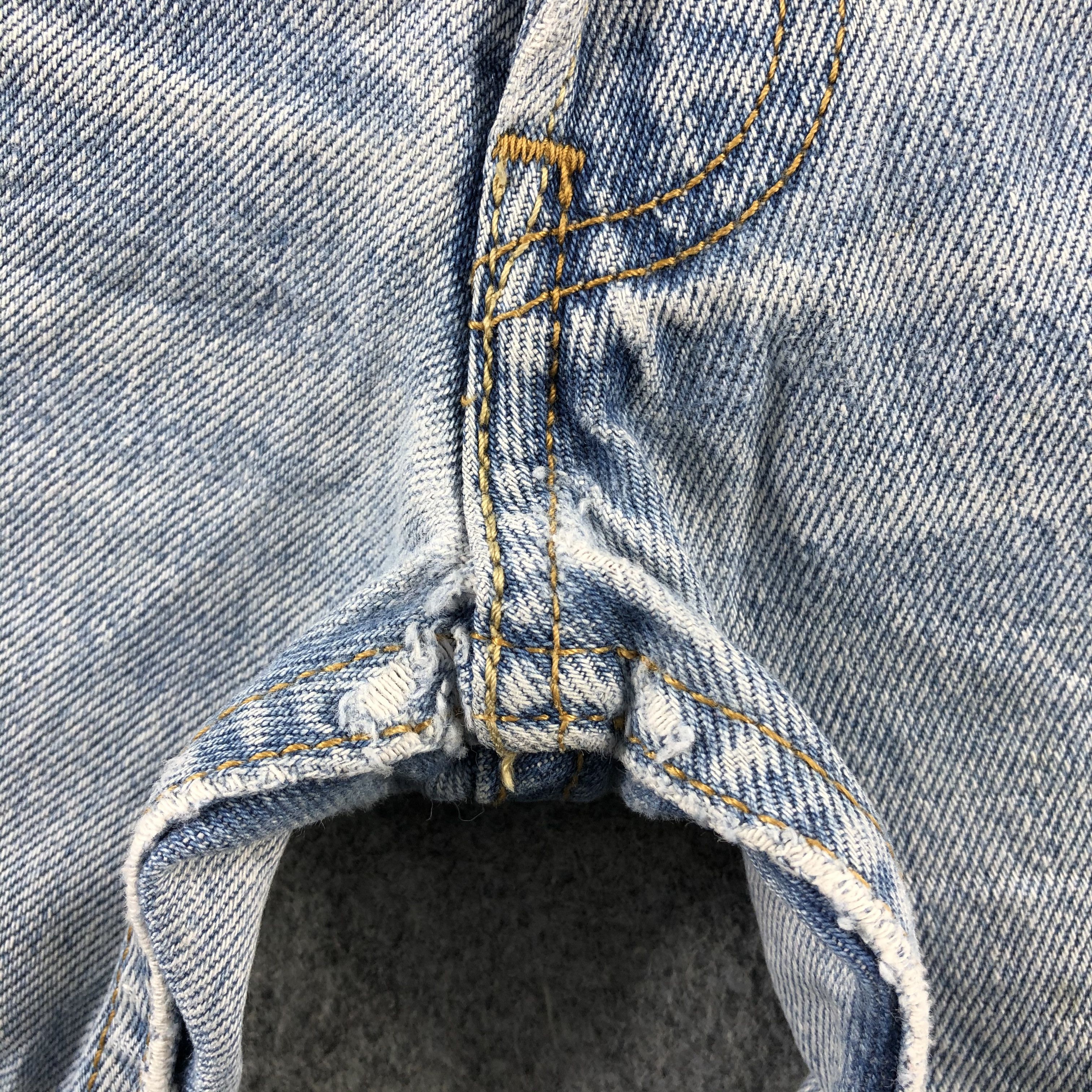 Levi's 90s Vintage Blue Wash Levis 501 Jeans-J2570 Size US 31 - 11 Thumbnail