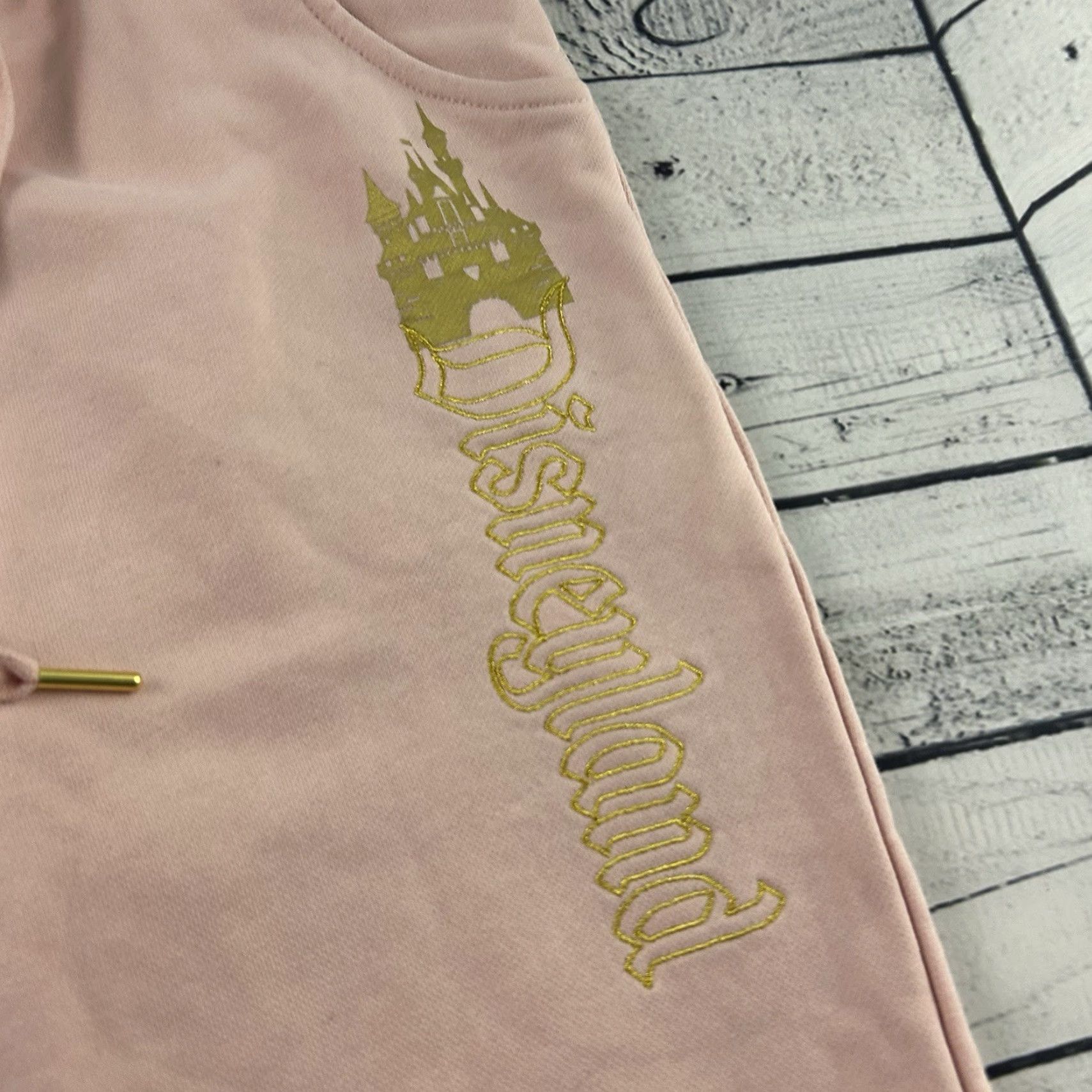 Disney VINTAGE Disneyland Gold Embroidered Jogger Sweatpants Women's XS Pink Size 26" / US 2 / IT 38 - 2 Thumbnail