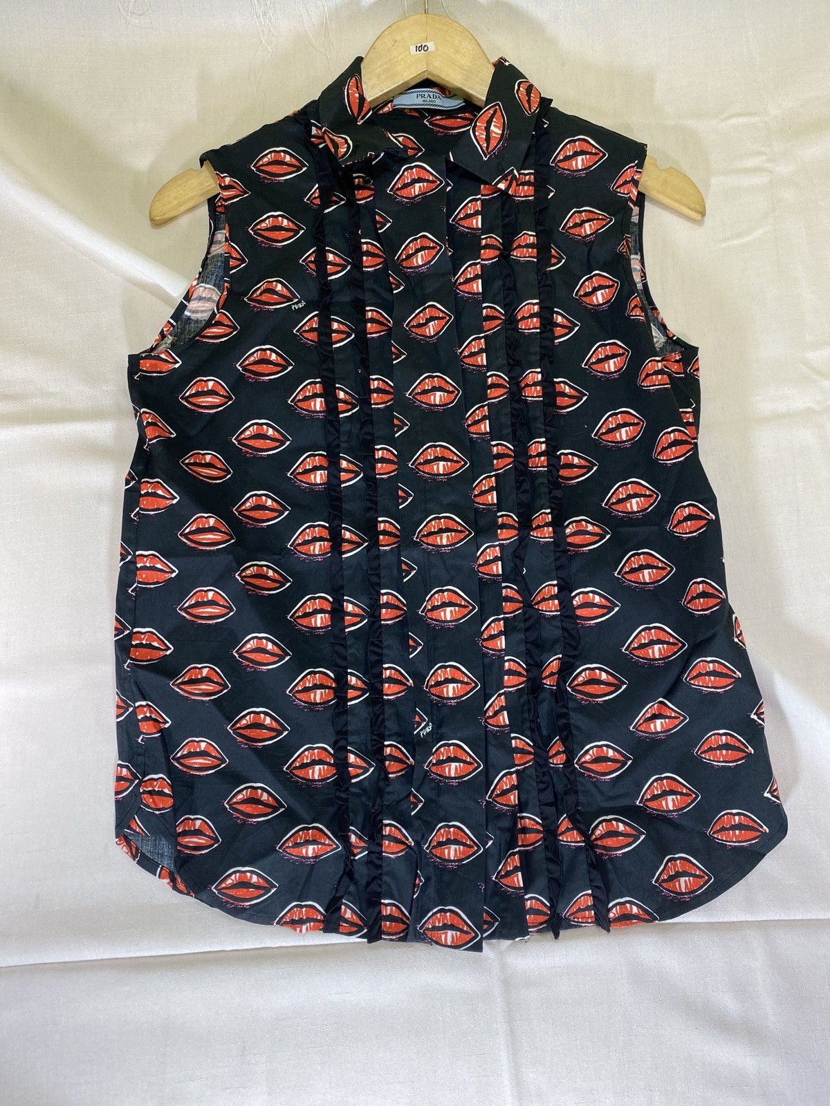 Prada kisses shirt sleeveless Size XS / US 0-2 / IT 36-38 - 1 Thumbnail