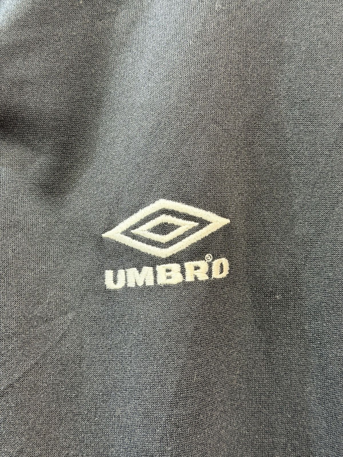 Umbro Vintage Umbro 00's Track Jacket Size US L / EU 52-54 / 3 - 3 Thumbnail