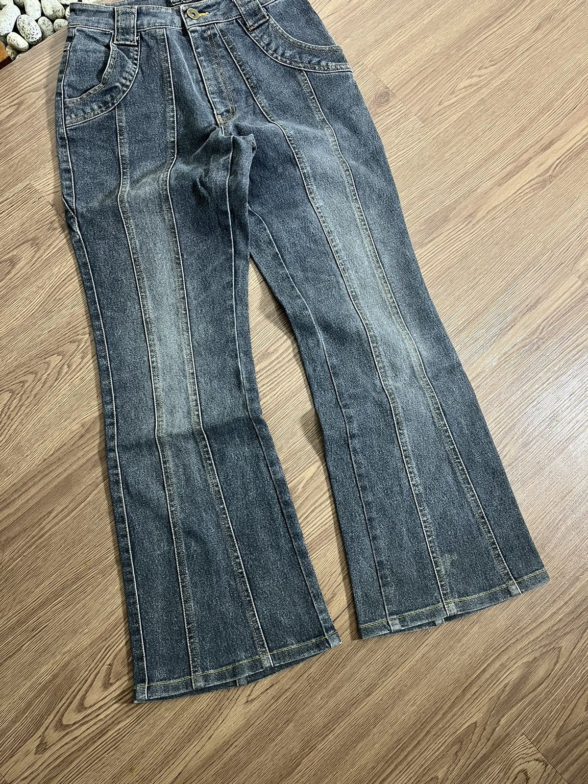 Hysteric Glamour × Japanese Brand Vintage Fullheart Japanese Brand Flared Wash Jeans Size US 27 - 4 Thumbnail