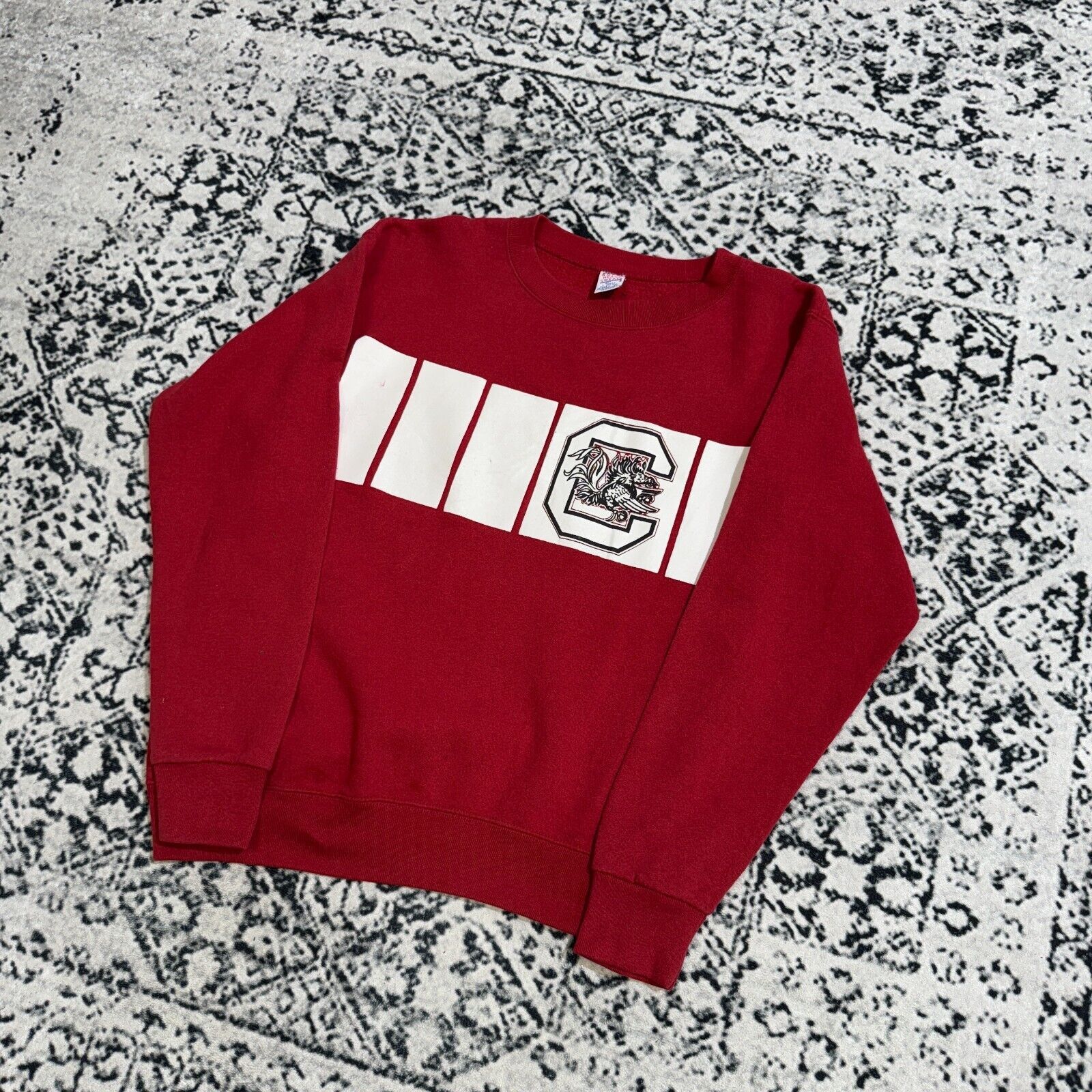 Vintage Vintage Unisex Red White Cotton Crewneck Size L Made in USA Size US L / EU 52-54 / 3 - 2 Thumbnail