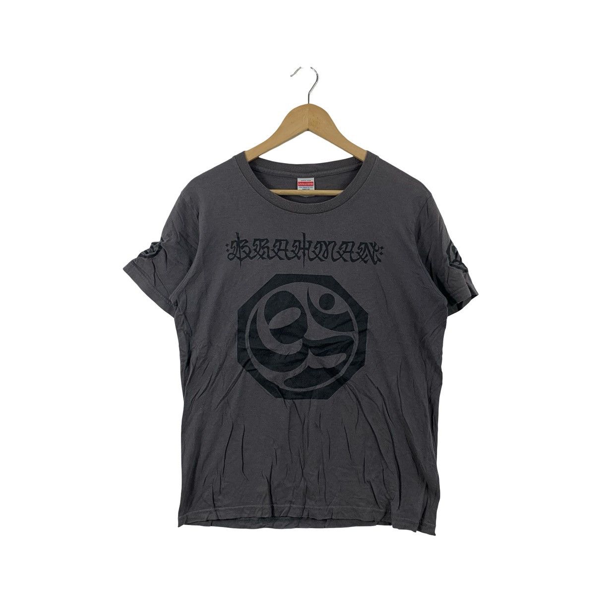 Vintage Vintage Japanese Streetwear Graphic Minimal Logo Tee Size US L / EU 52-54 / 3 - 1 Thumbnail