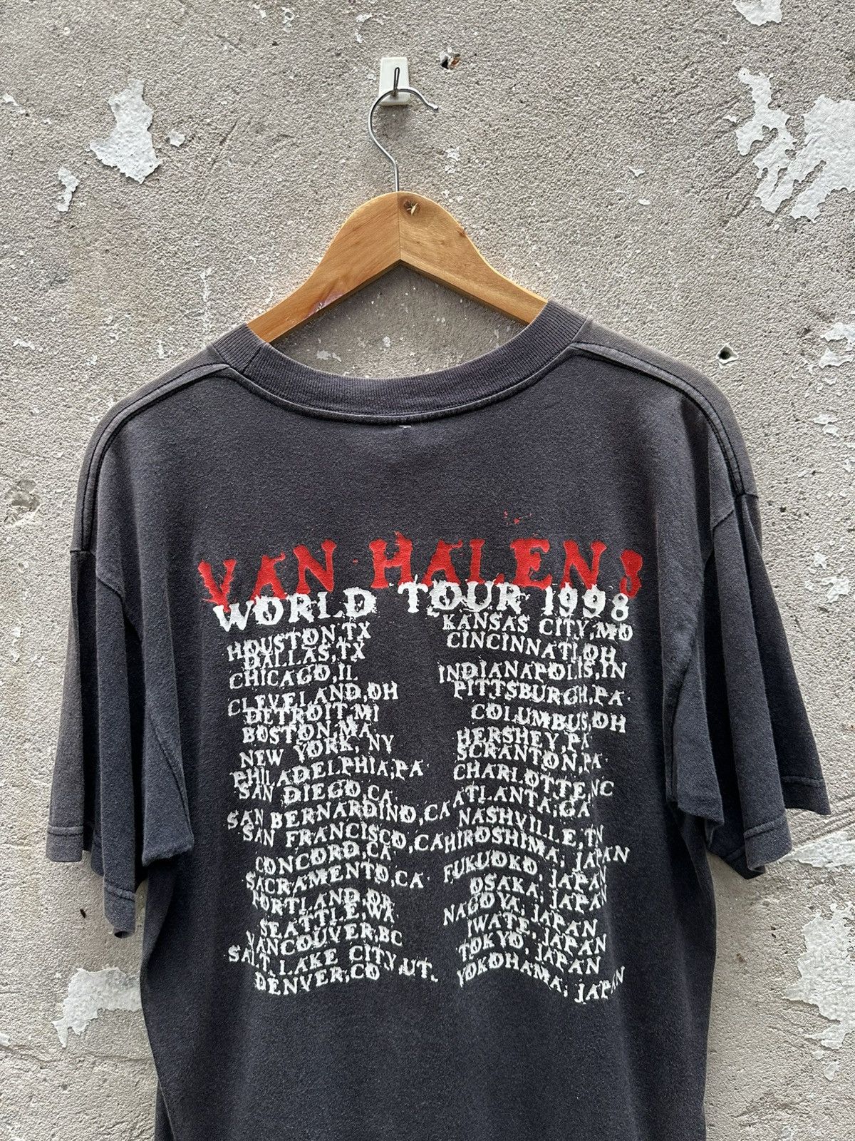 Band Tees × Giant × Vintage Vintage 90's Van Halen American Rock Band Faded Tees Size US L / EU 52-54 / 3 - 4 Thumbnail