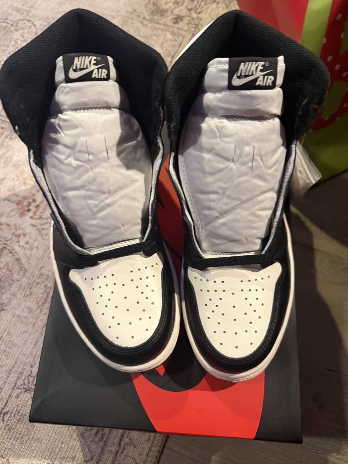 Jordan Brand Nike Air Jordan 1 Retro High OG "Dark Mocha" Size US 10.5 / EU 43-44 - 7 Thumbnail