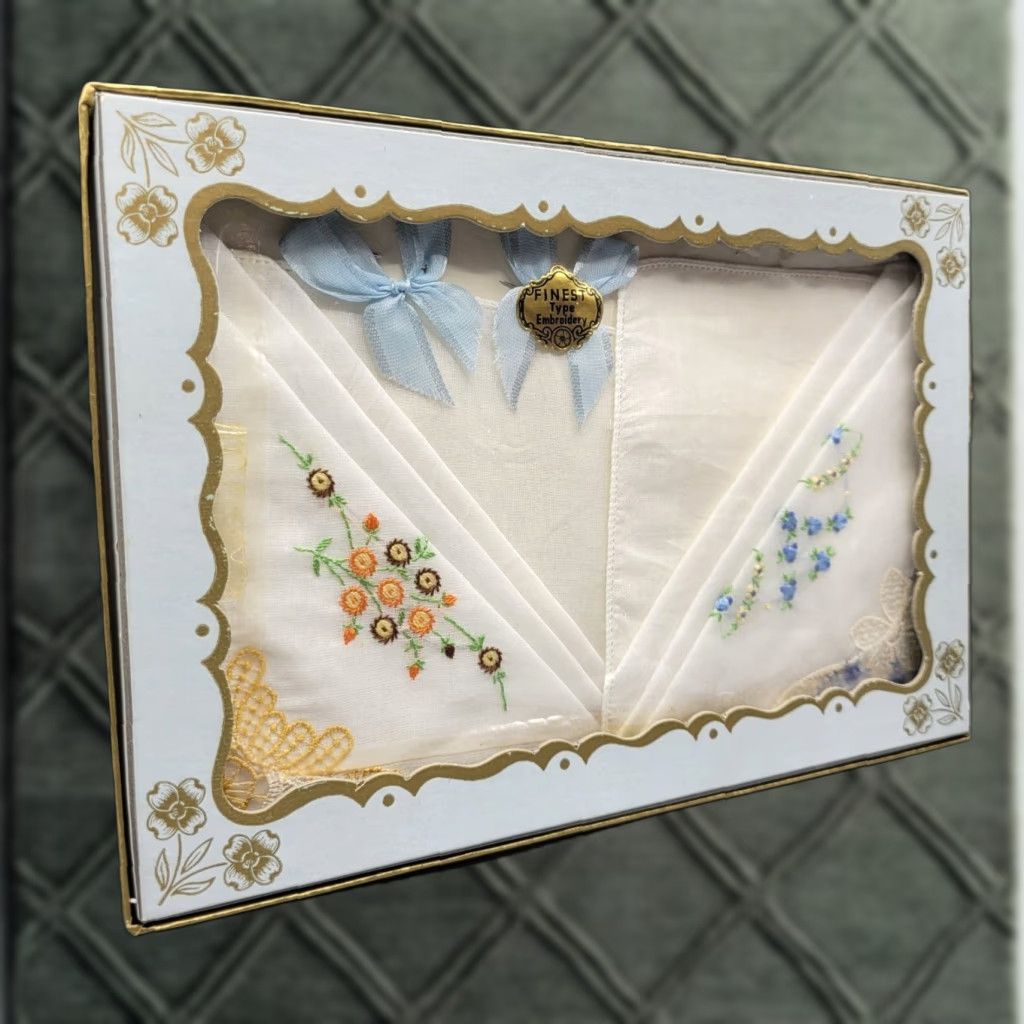 Vintage VINTAGE Embroidered Handkerchiefs Shirt? Hidden: Not applicable. Size ONE SIZE - 1 Thumbnail