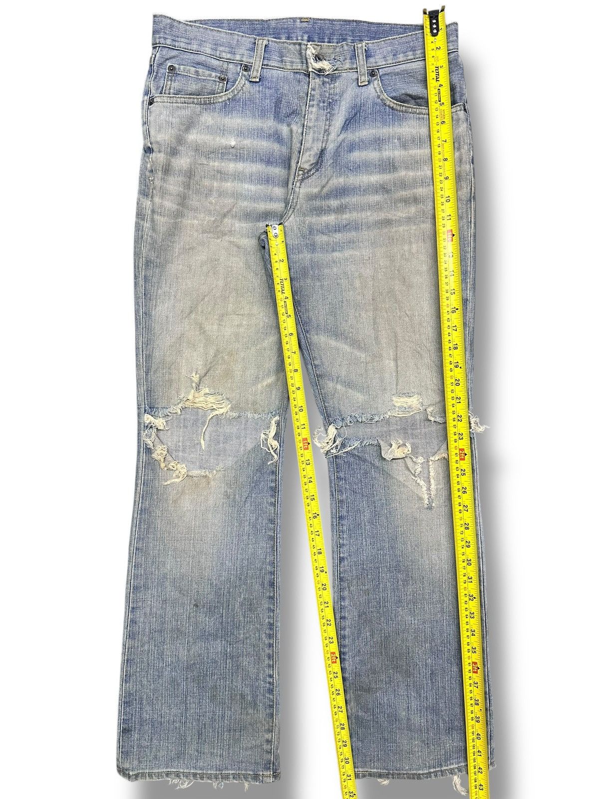 Uniqlo Uniqlo Distressed Japan Denim Straight Leg Jeans Faded Wash Size US 33 - 16 Thumbnail