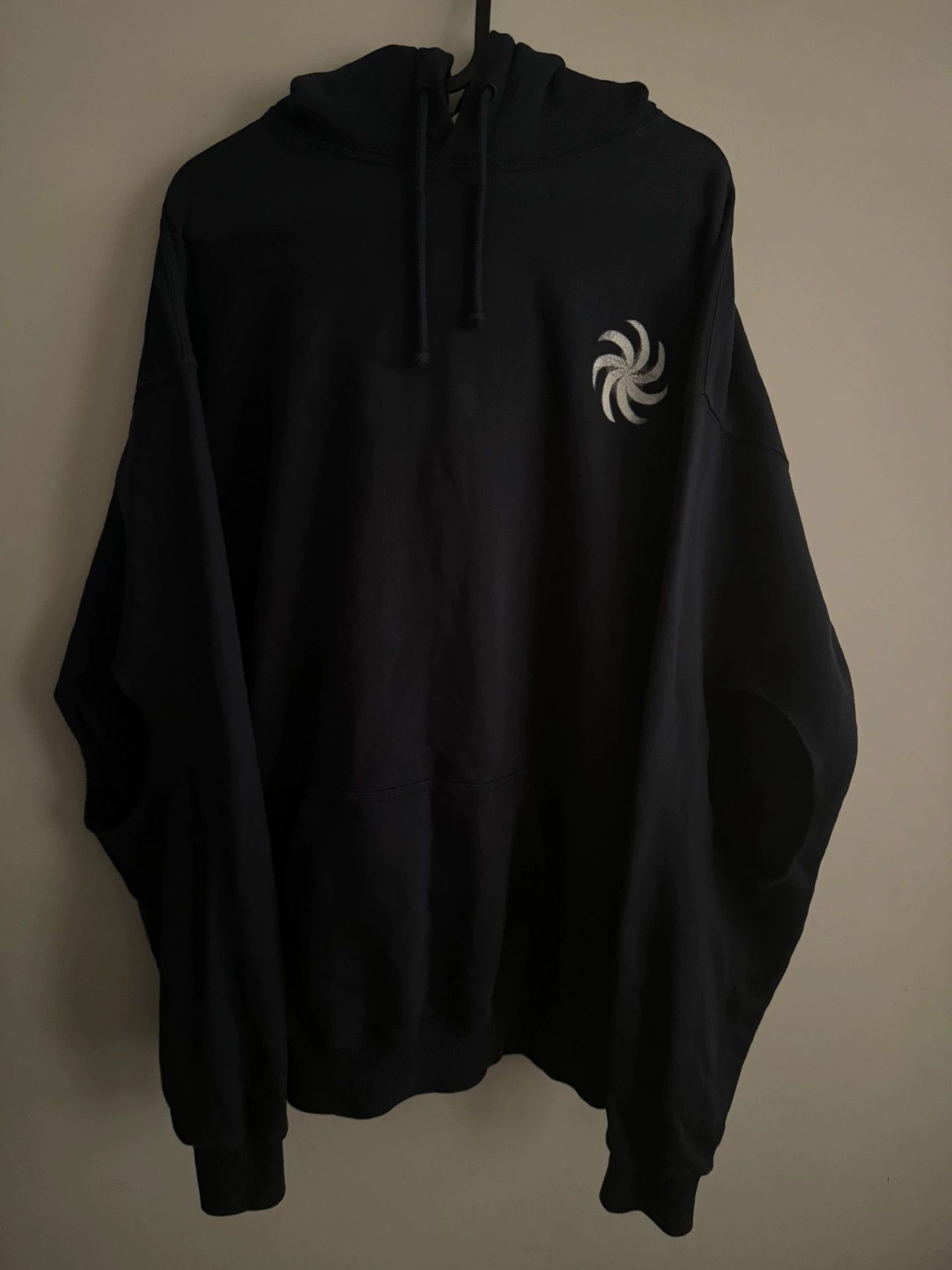 Vetements Vetements 19FW Spiral Fist Cutout Hoodie - dmc Size US XS / EU 42 / 0 - 1 Thumbnail