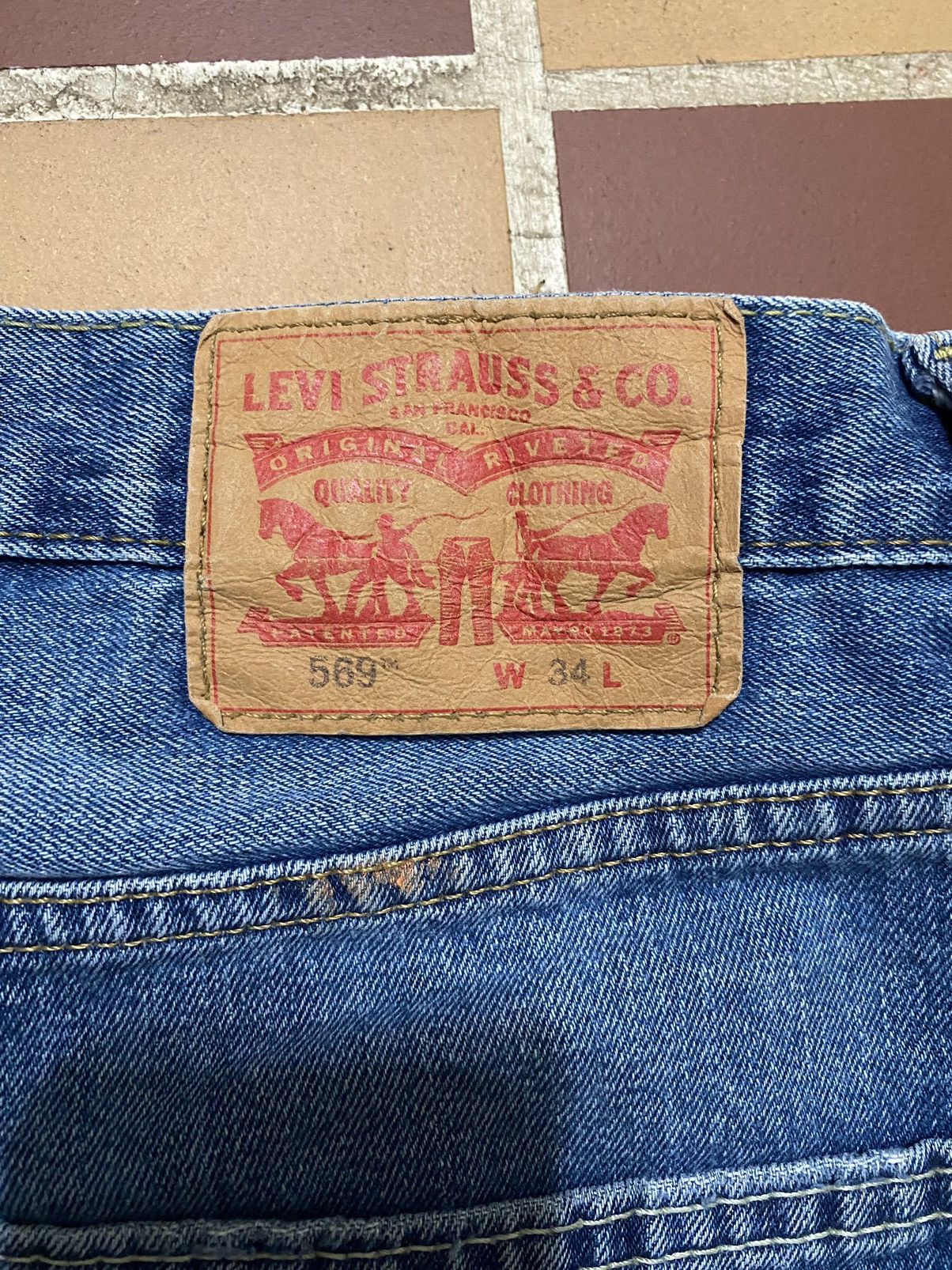 Levi's Vintage Levi’s 569 short jorts Baggy Y2K skater Size US 34 / EU 50 - 4 Thumbnail