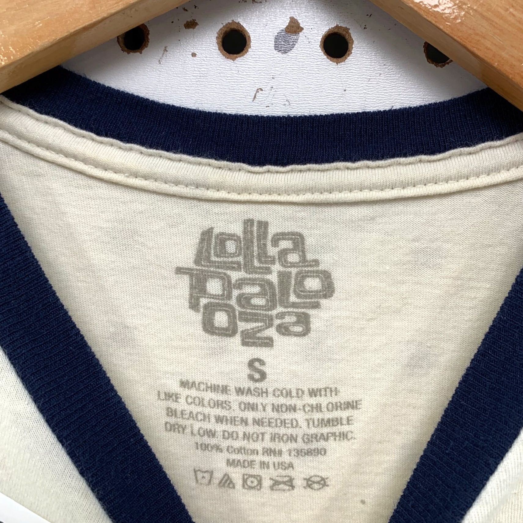 Vintage Lollapalooza Shirt Mens Small Beige Blue 2017 RInger Music Festival Chicago Shirt Mens Small Beige Blue 2017 Lollapalooza Size US S / EU 44-46 / 1 - 2 Thumbnail