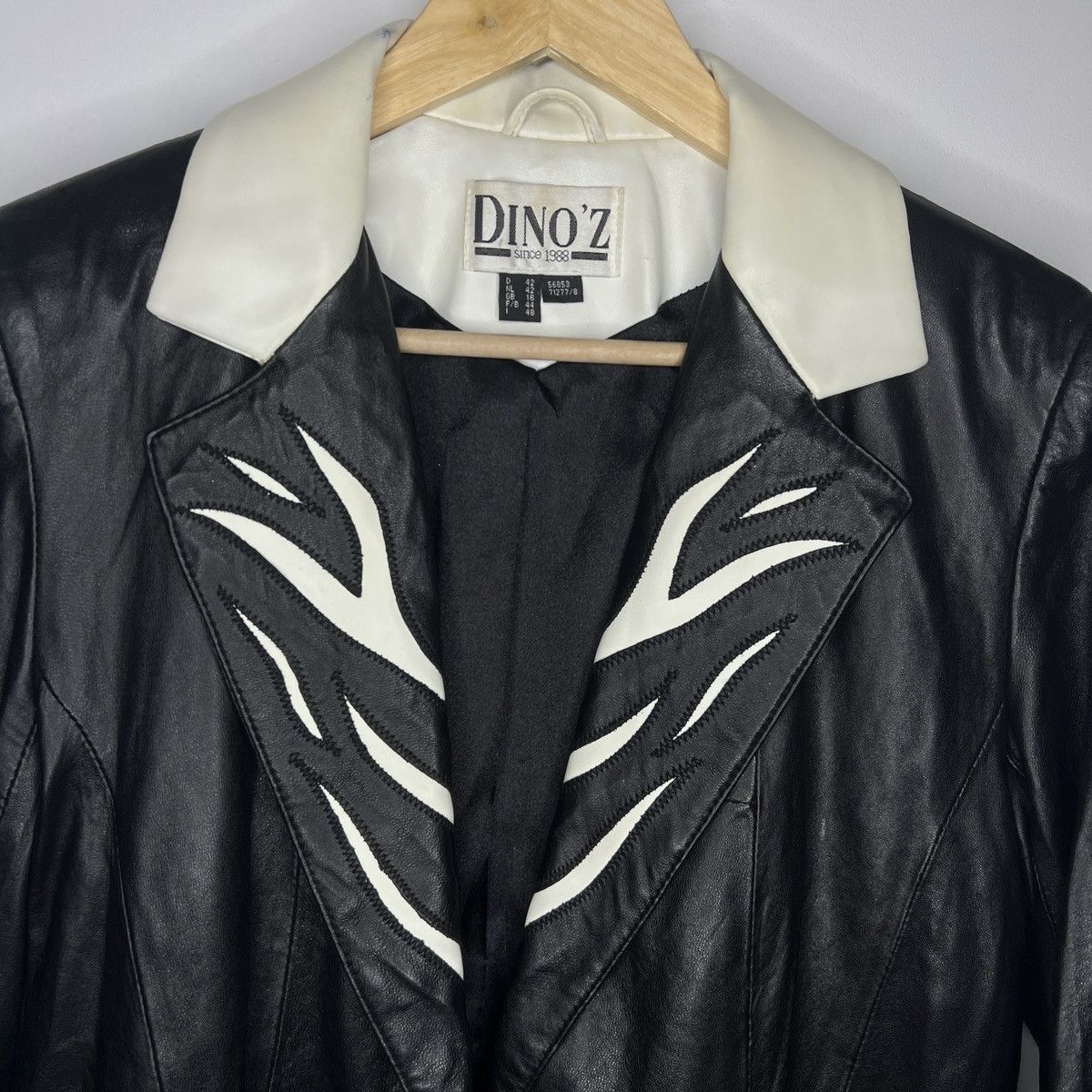 Japanese Brand × Vintage Vintage Dino Genuine Leather Coat Jacket Tribal 90s Y2K RARE Size M / US 6-8 / IT 42-44 - 4 Thumbnail