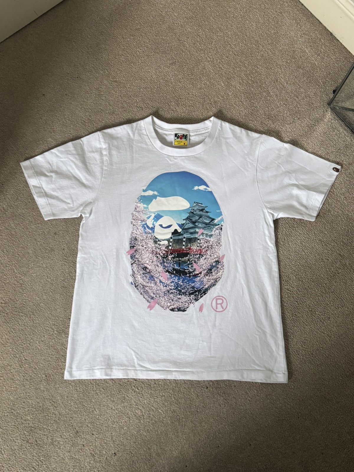 Bape Bape “Sakura” T-shirt Size M / US 6-8 / IT 42-44 - 1 Thumbnail