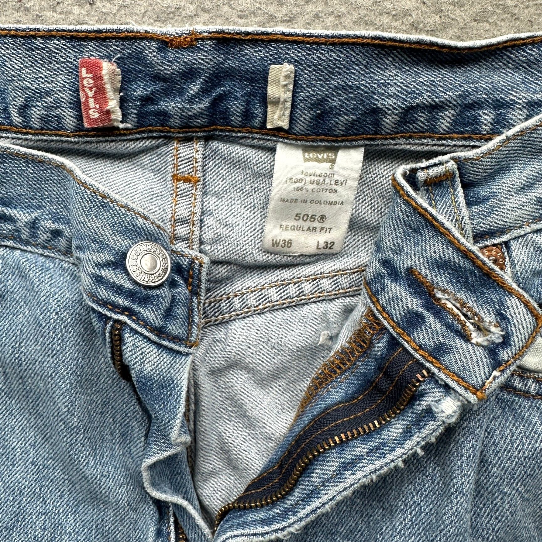 Levi's Levis 505 Light Wash Jeans Mens 36x32 Regular Fit Blue Regular Jeans Mens 36x32 Blue Size US 36 / EU 52 - 3 Thumbnail