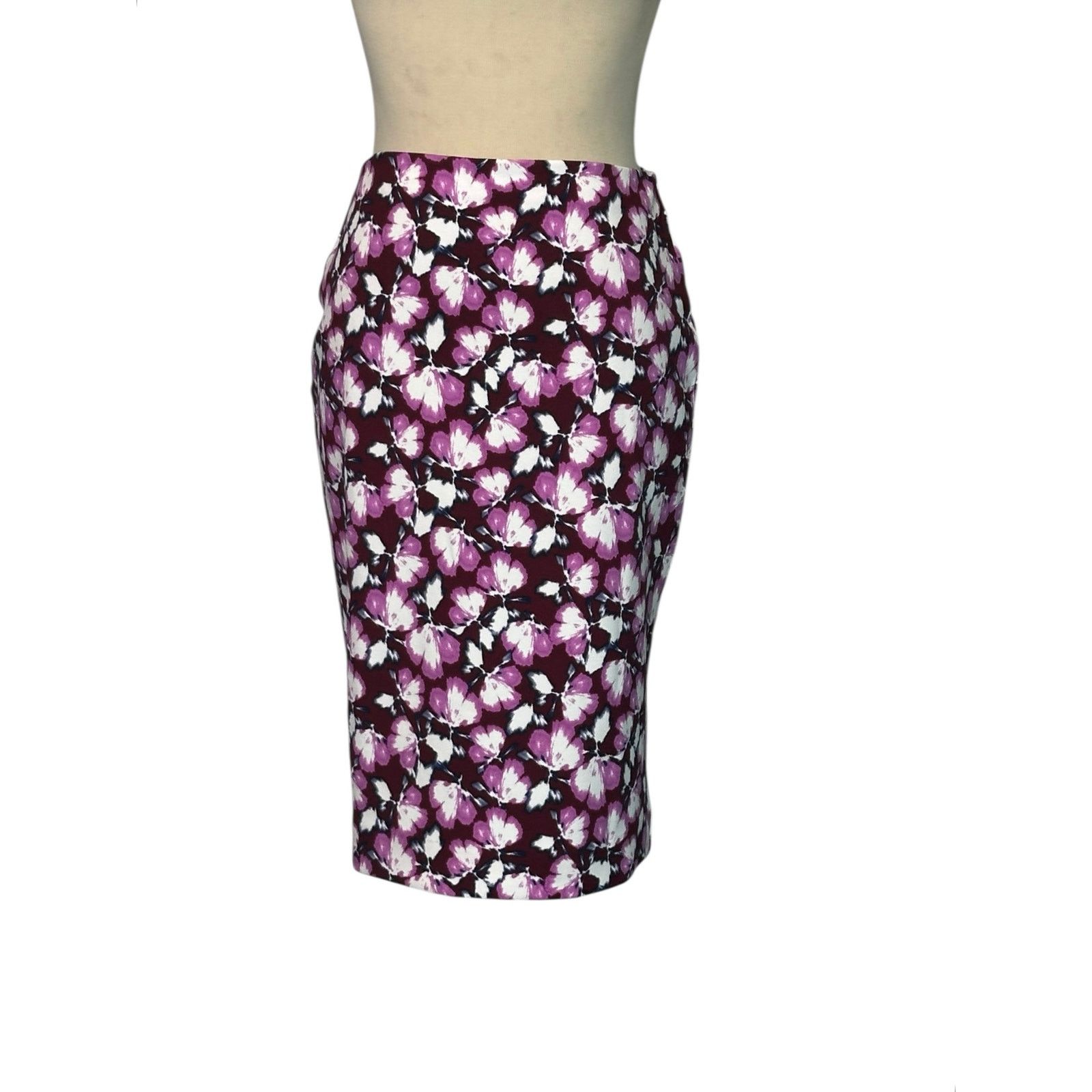 Banana Republic Banana Republic wine floral pencil skirt size 00P Size 26" / US 2 / IT 38 - 15 Thumbnail