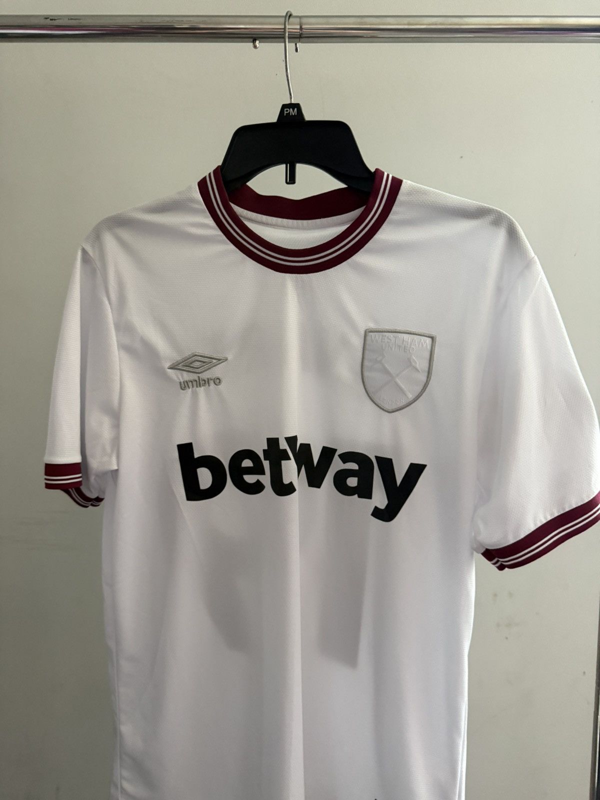 Umbro West Ham Edson Alvarez Jersey Size US M / EU 48-50 / 2 - 1 Thumbnail
